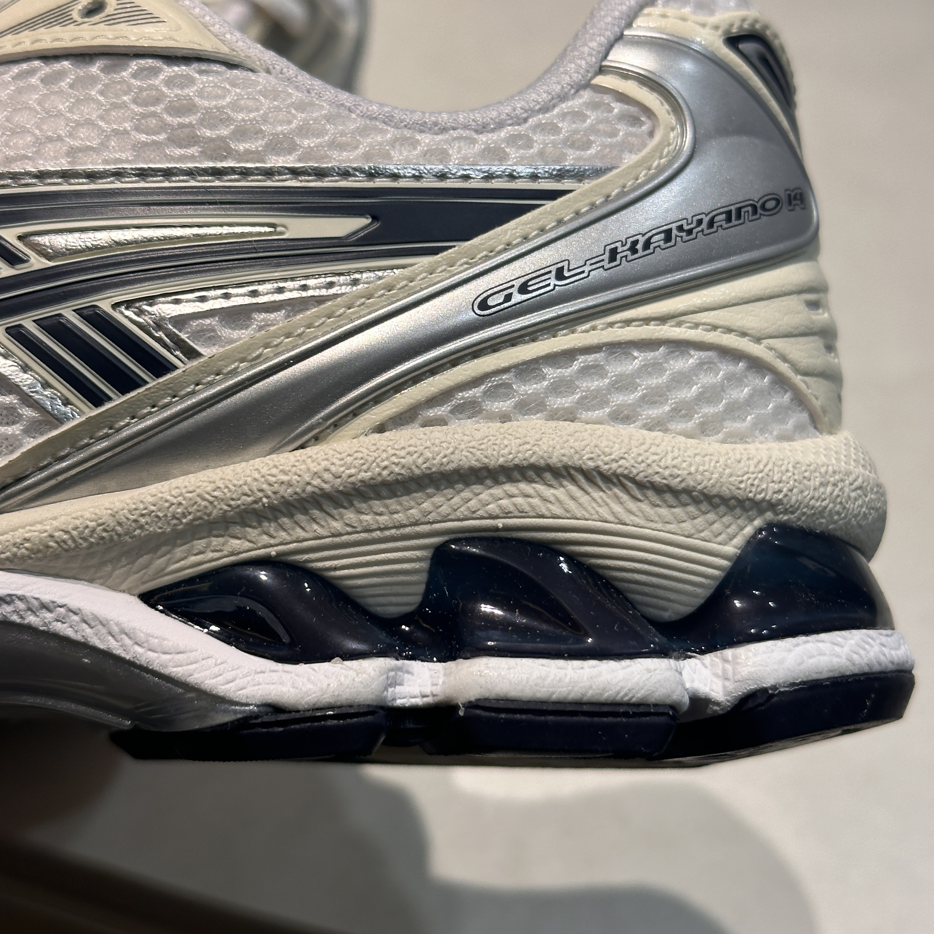 (W) Asics Gel-Kayano 14 White Midnight 착용 스타일 - 7