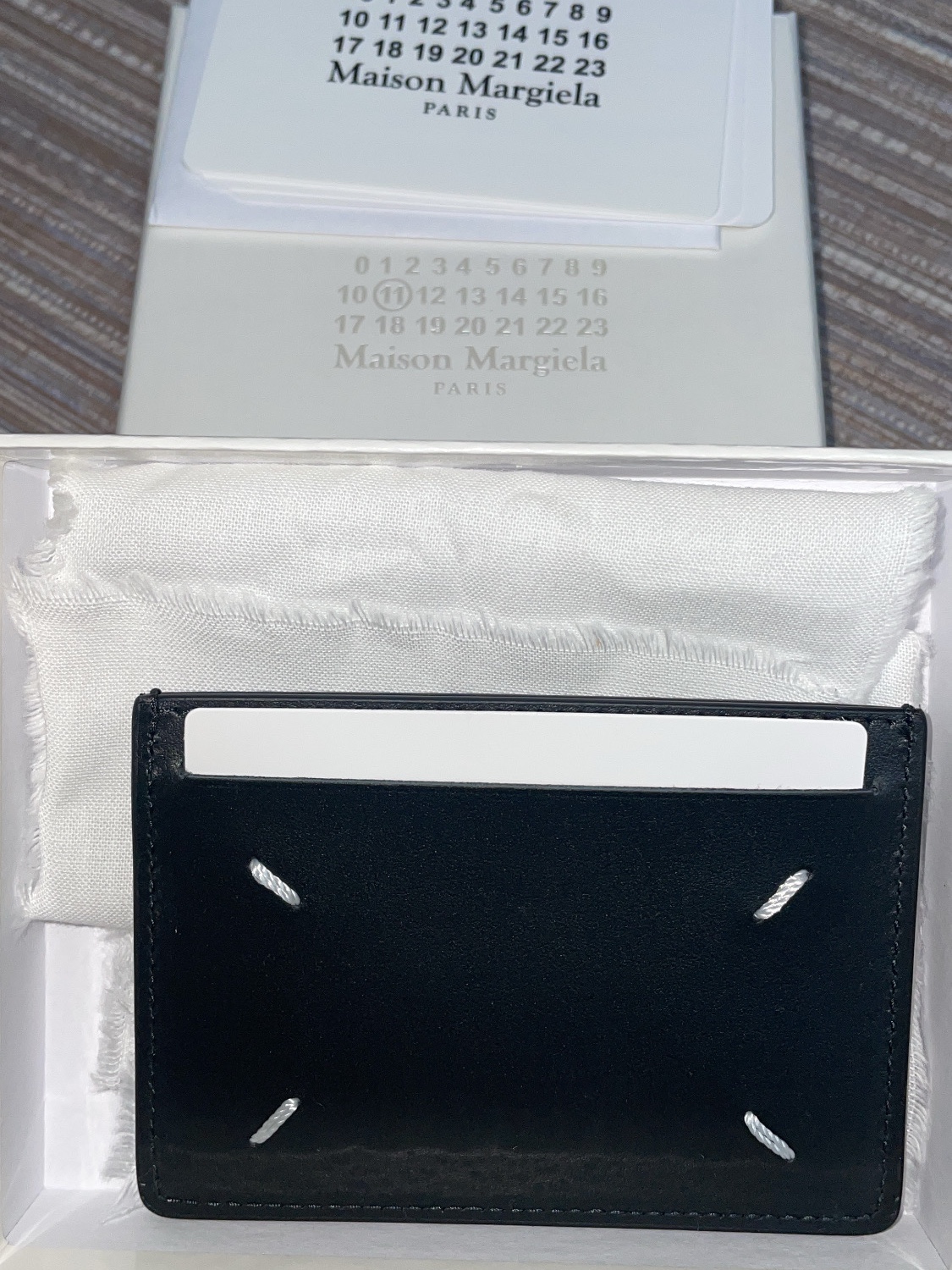 Maison Margiela Four Stitch Card Holder Black 착용 스타일