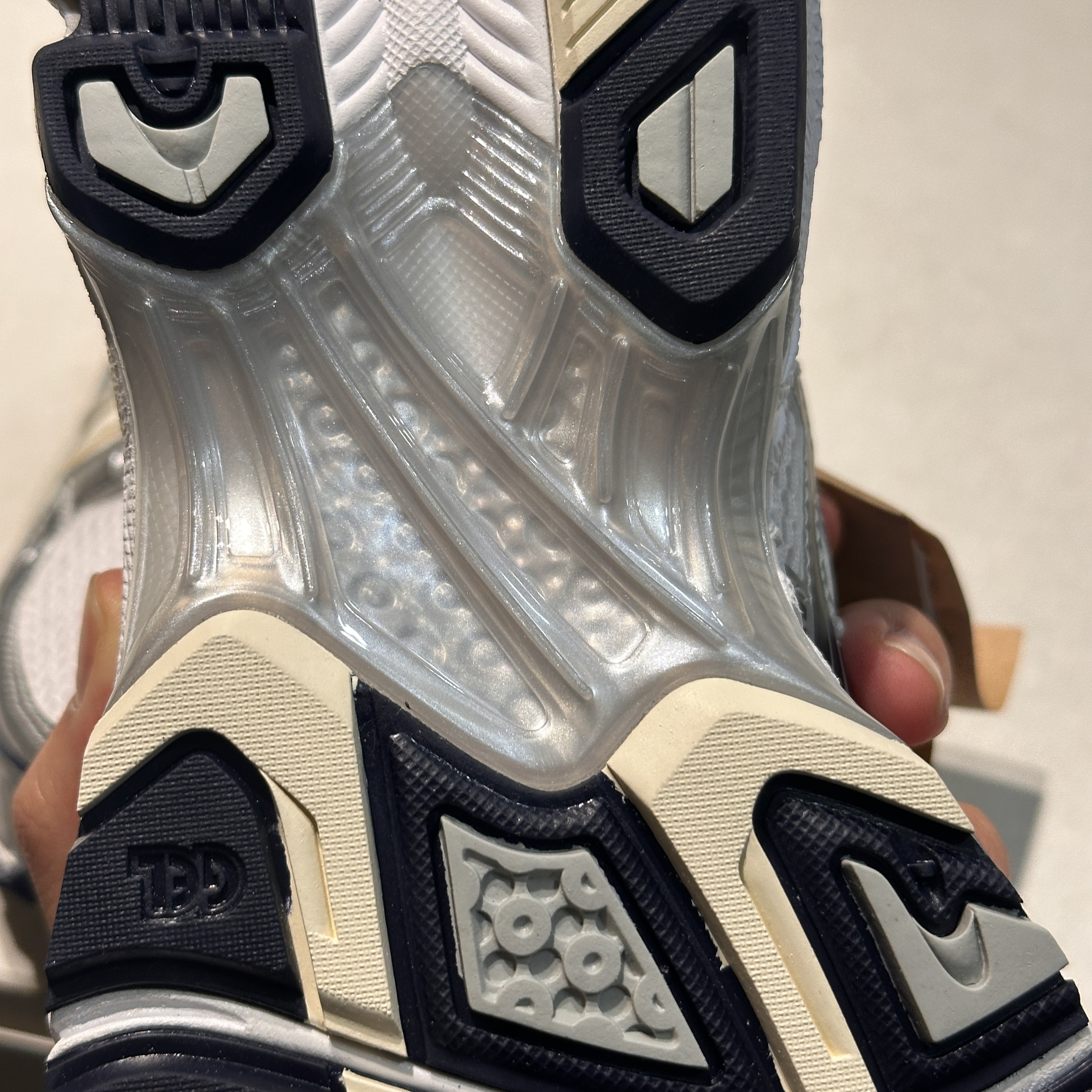 (W) Asics Gel-Kayano 14 White Midnight 착용 스타일 - 8