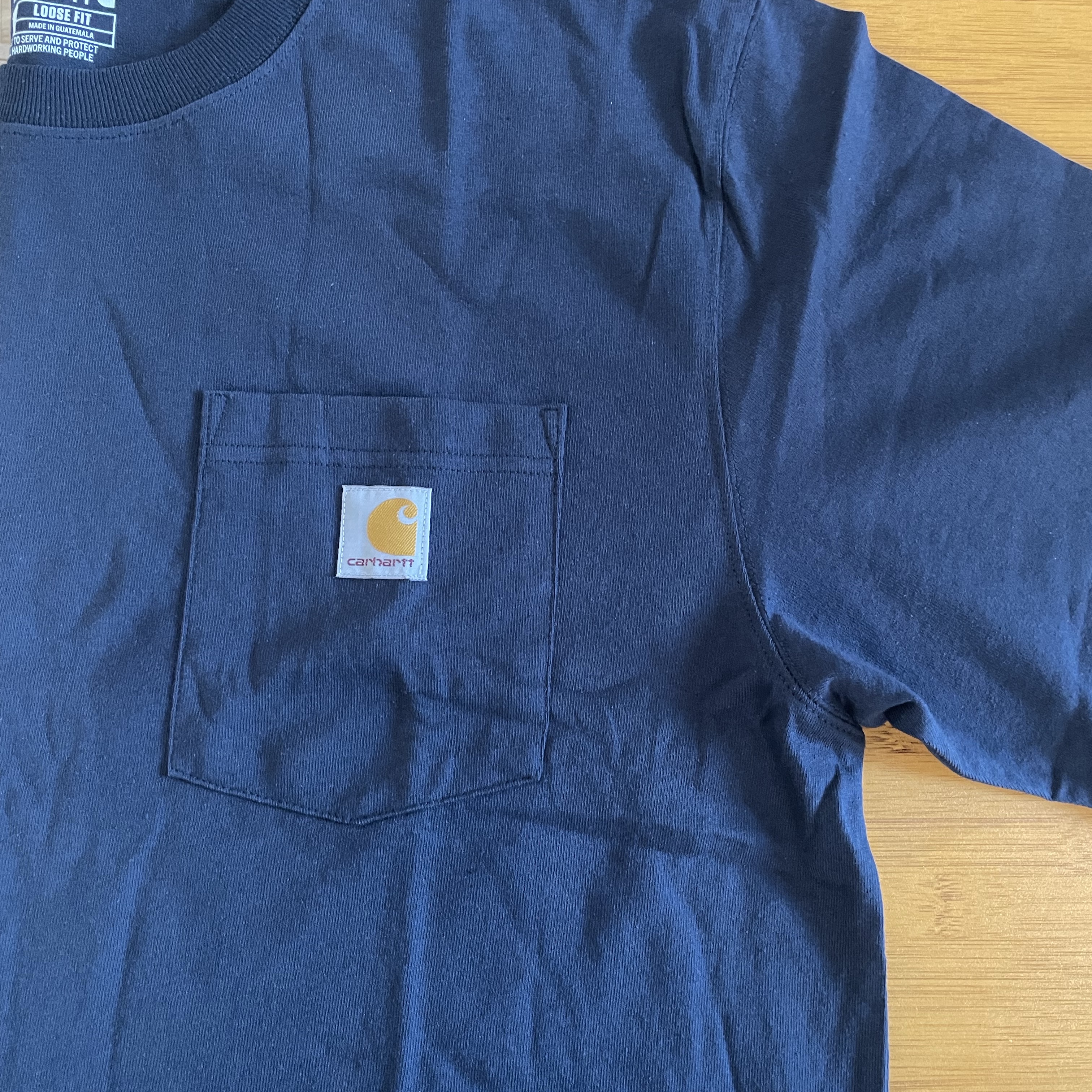 Carhartt Loose Fit Heavyweight Regular Short Sleeve Pocket T-Shirt Navy 착용 스타일 - 1