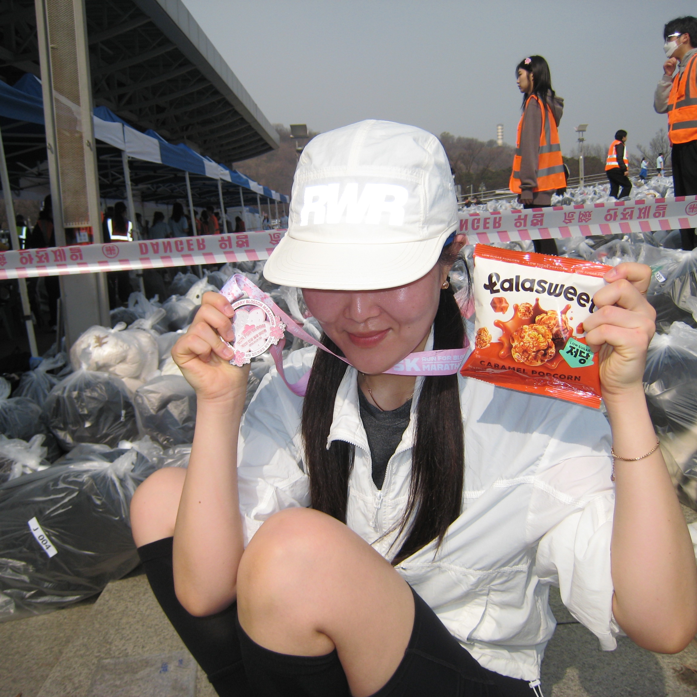 [KREAM 단독] runwhither Trail Cap Cream 착용 스타일 - 2