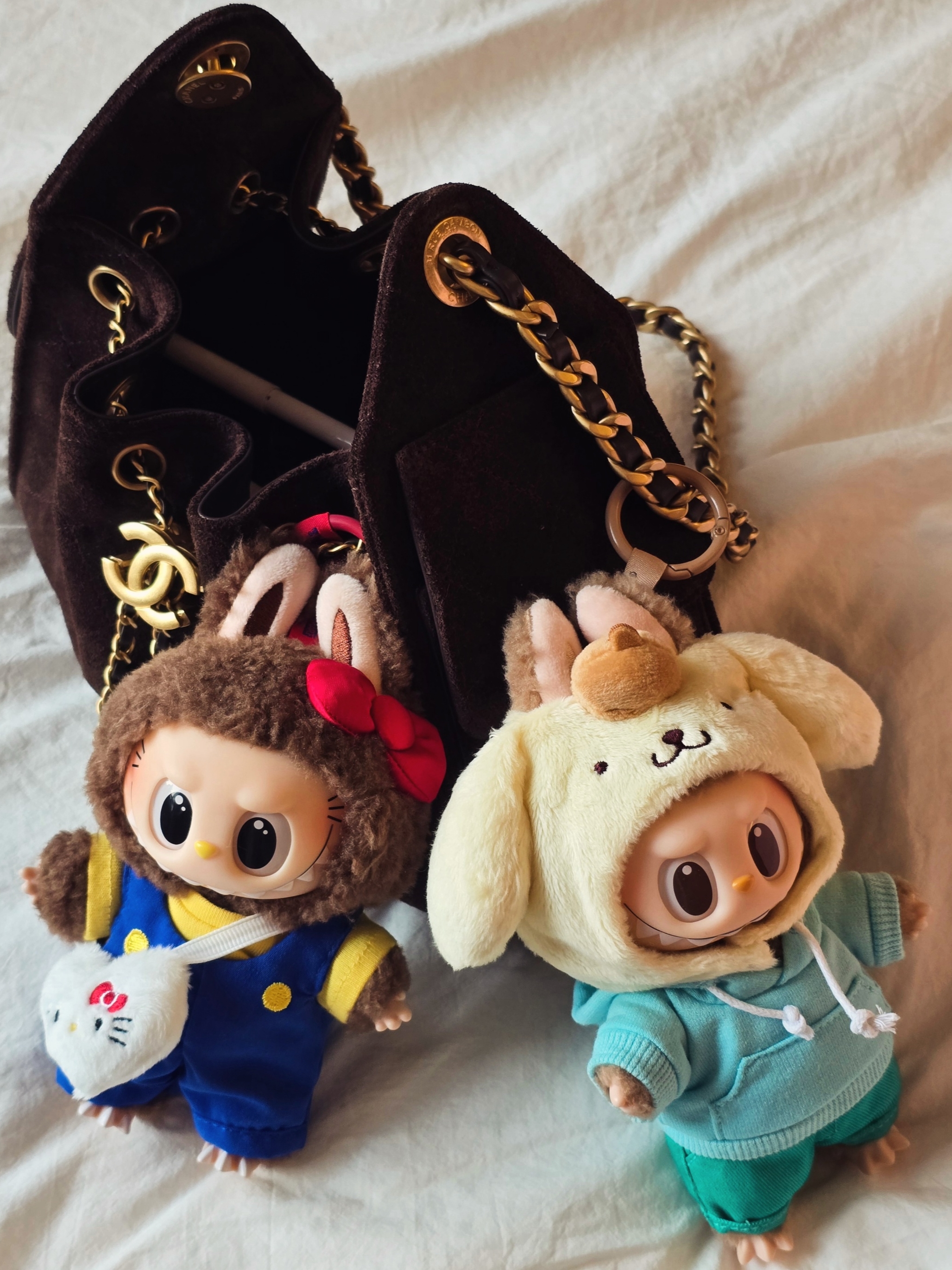 Pop Mart Labubu The Monsters x Hello Kitty And Friends Series Vinyl Plush Pendant Sealed Case (6 Blind Boxes), Pop Mart Labubu The Monsters x Hello Kitty And Friends Series Plush Pendant Classic Hello Kitty (Opened Case) 착용 스타일
