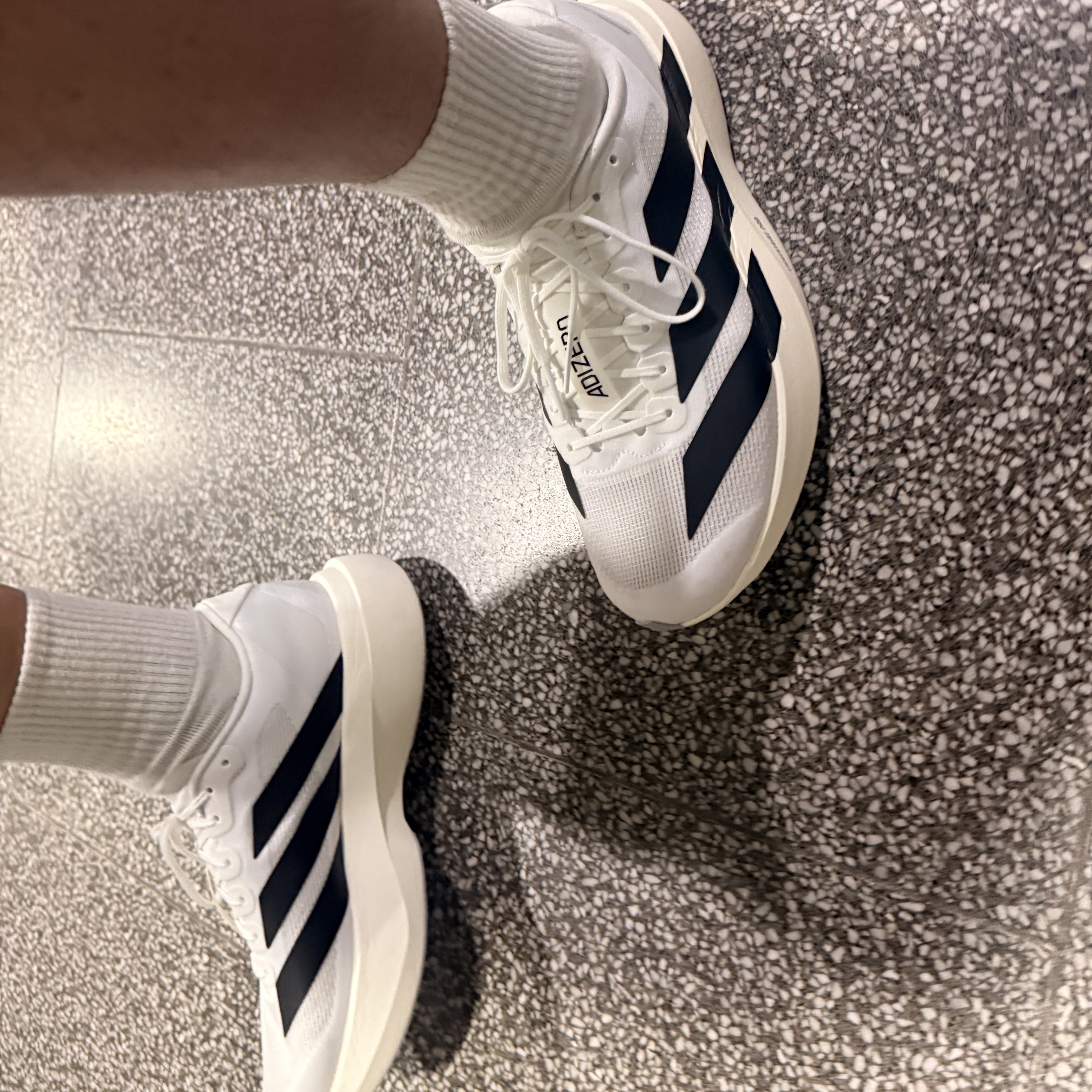 Adidas Adizero EVO SL Cloud White Core Black 착용 스타일 - 3