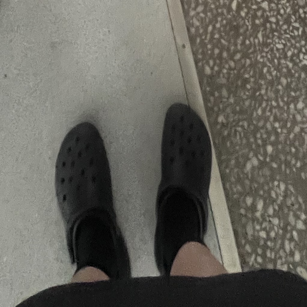 (W) Crocs Classic Platform Clog Black 착용 스타일
