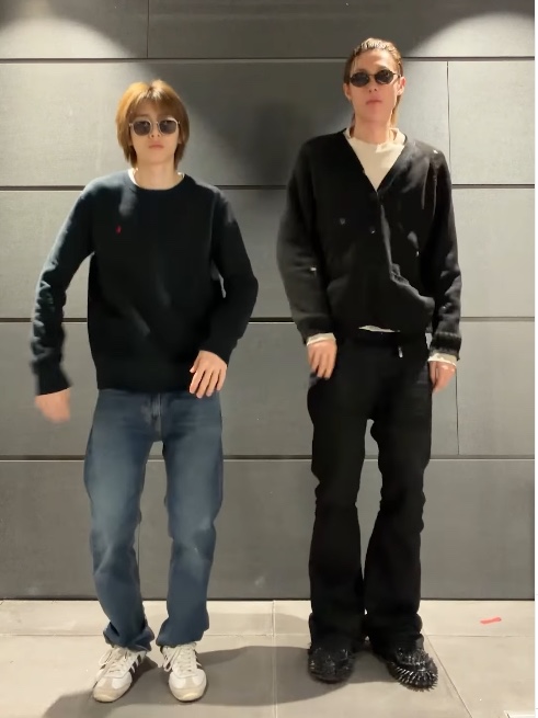 Undermycar Mu.30 Anti Fxxking Logo Play Stretch Flare Black Jeans 착용 스타일 - 2