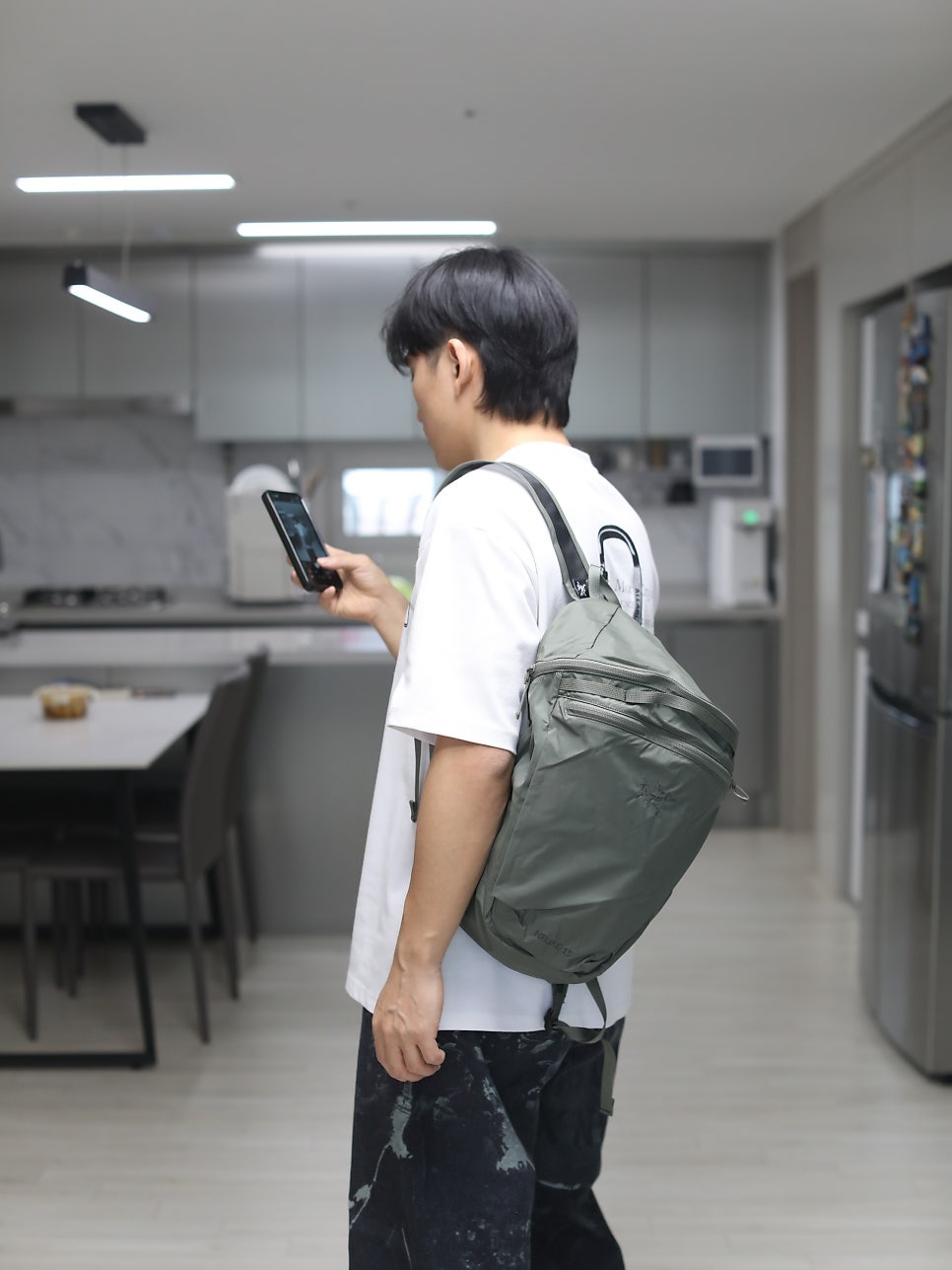 Arc'teryx Heliad 15 Backpack Forage 착용 스타일 - 1