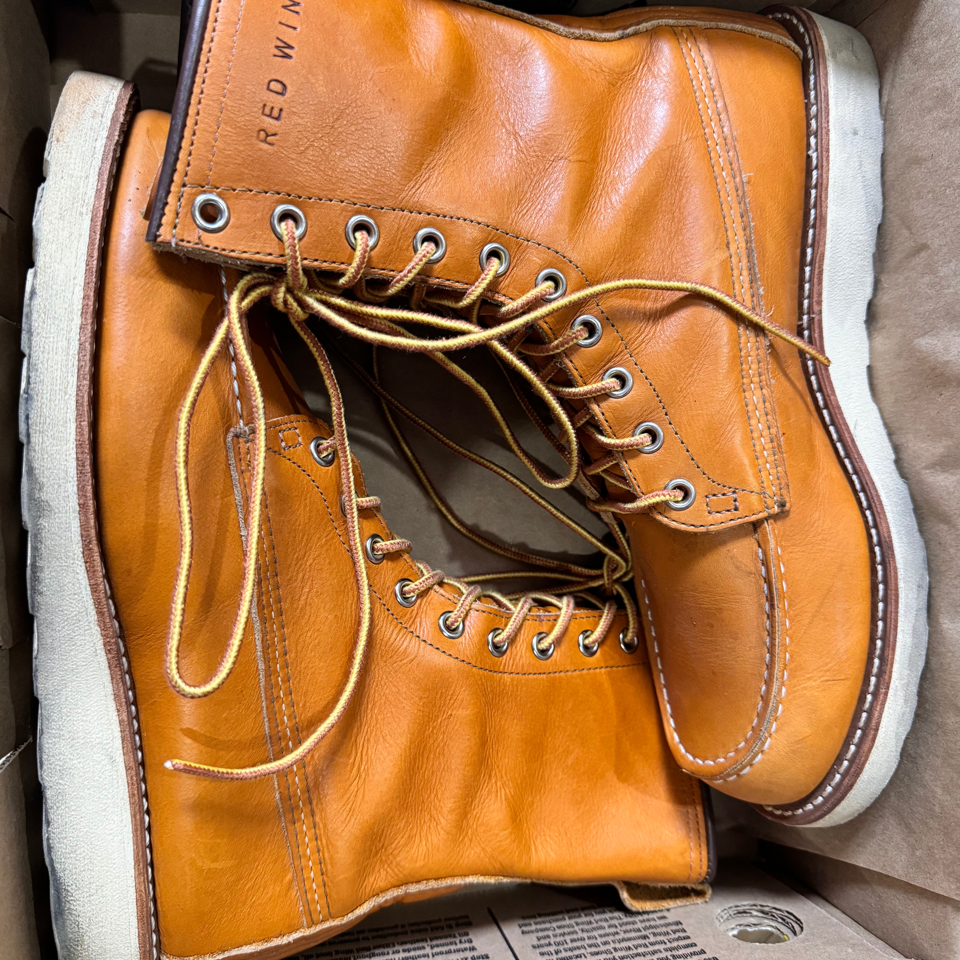 Red Wing 8 inch Classic Moc 8 inch Boot 0877 Oro Legacy - D, Paraboot Michael Lisse Marron 착용 스타일 - 1