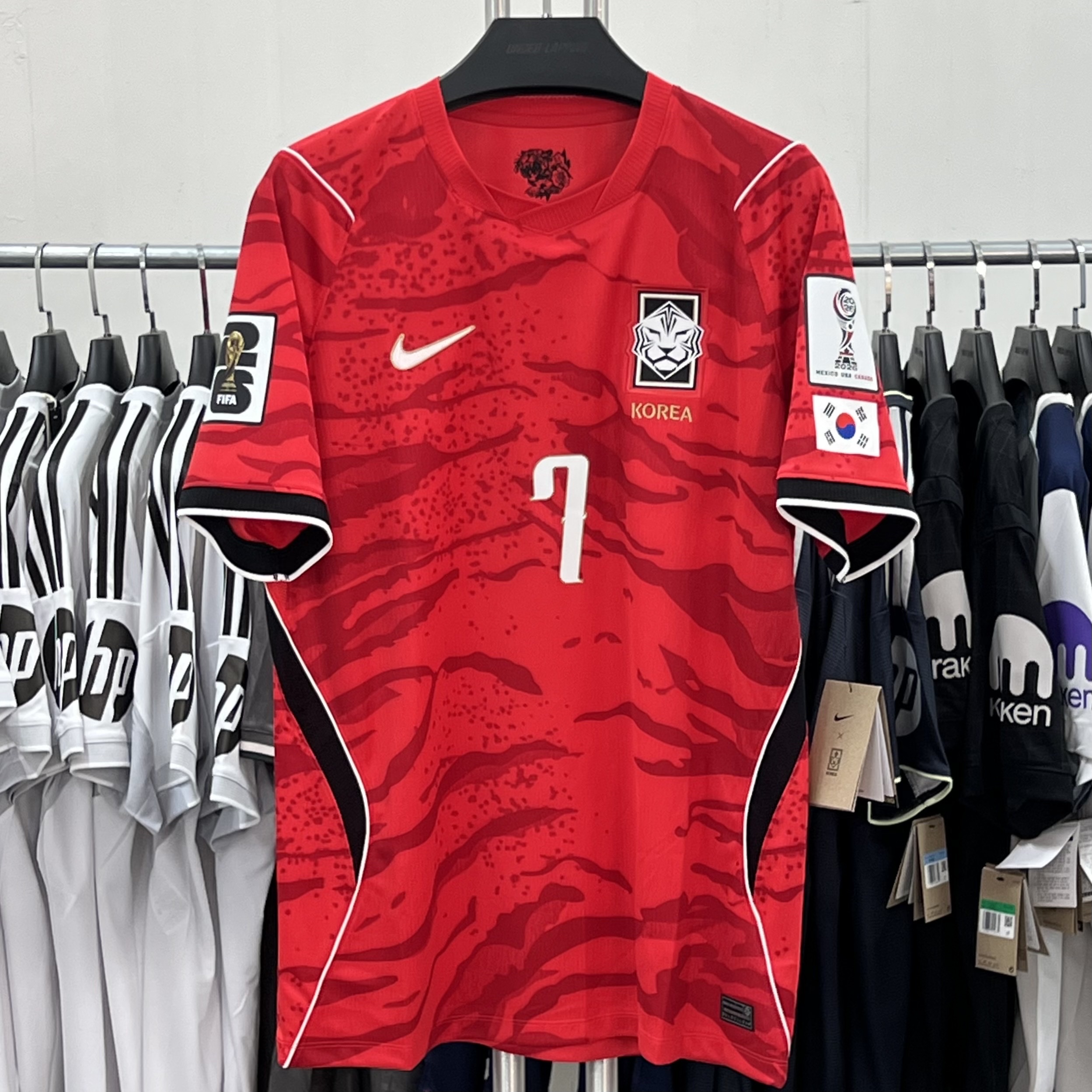 Nike Korea 2026 Stadium Home Dri-Fit Soccer Replica Jersey Global Red Black (Non Marking Ver.), Nike South Korea 2004 Total 90 Reissue Soccer Replica Track Jacket (HV4439-010) 착용 스타일 - 2