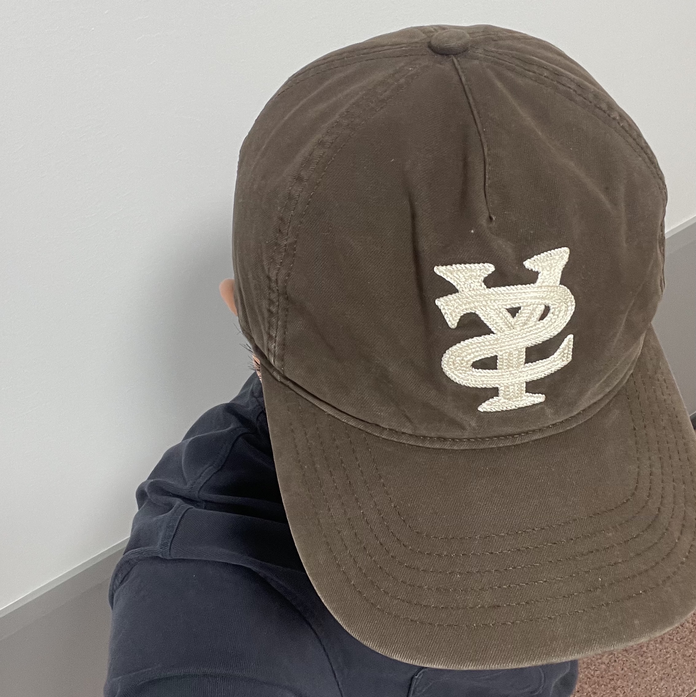 Sunday Ceremony Sy Logo 5 Panel Cotton Cap - Brown 착용 스타일