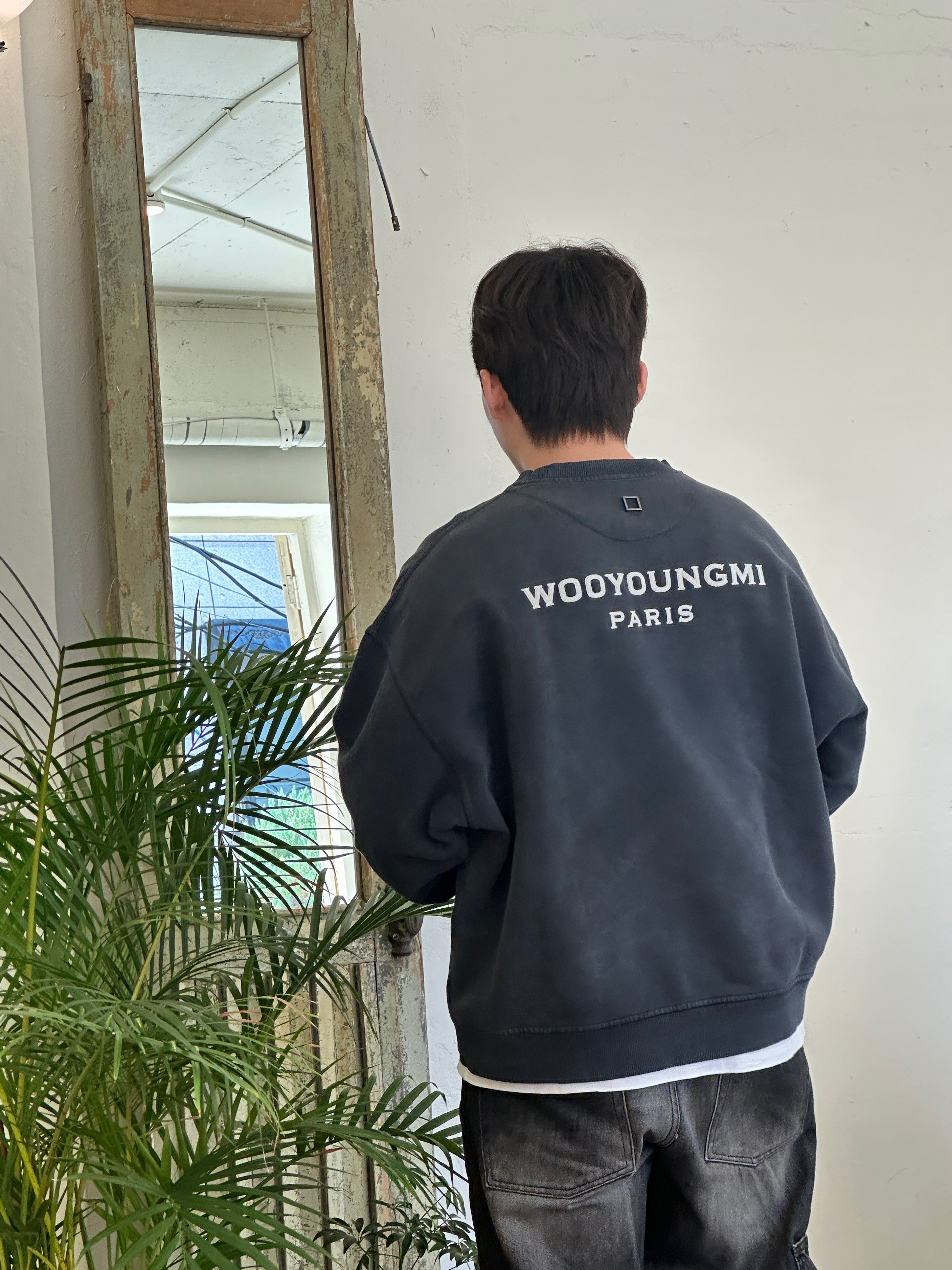 Wooyoungmi Dyeing Back Logo Sweatshirt Grey - 25SS 착용 스타일