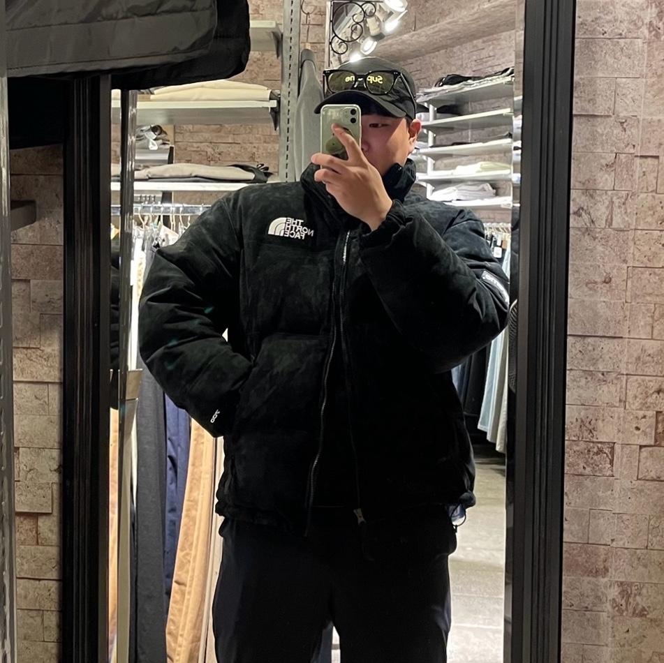 Supreme x The North Face Suede Nuptse Jacket Black - 23FW 착용 스타일 - 1