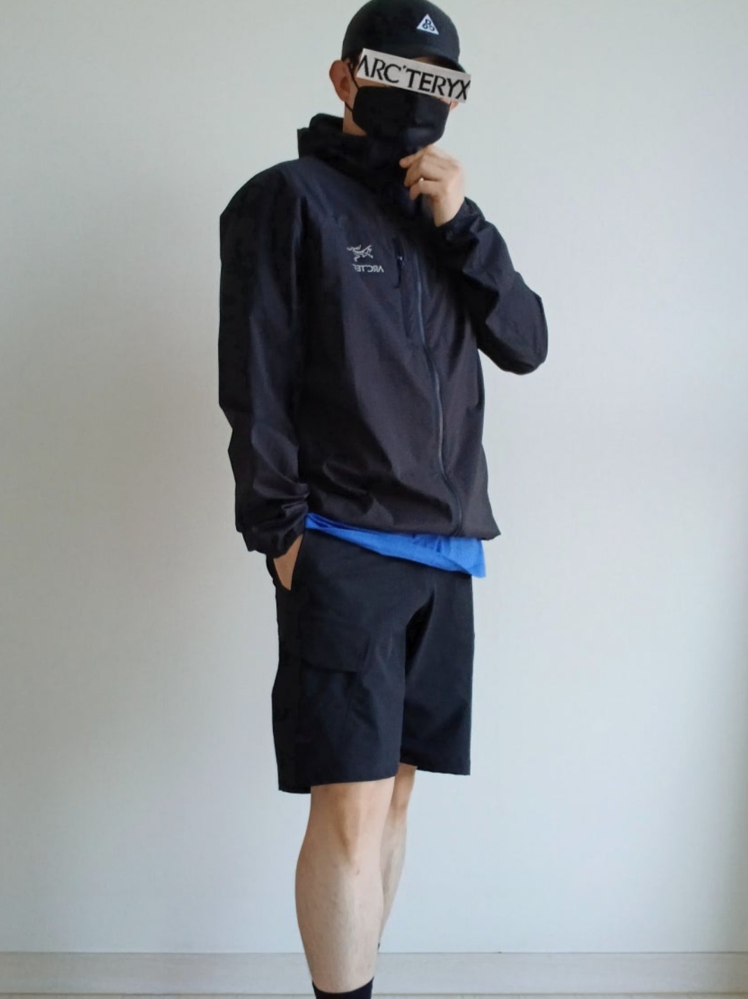 Arc'teryx Squamish Hoody Black Sapphire, Nike ACG Trail Cap Black 착용 스타일 - 2
