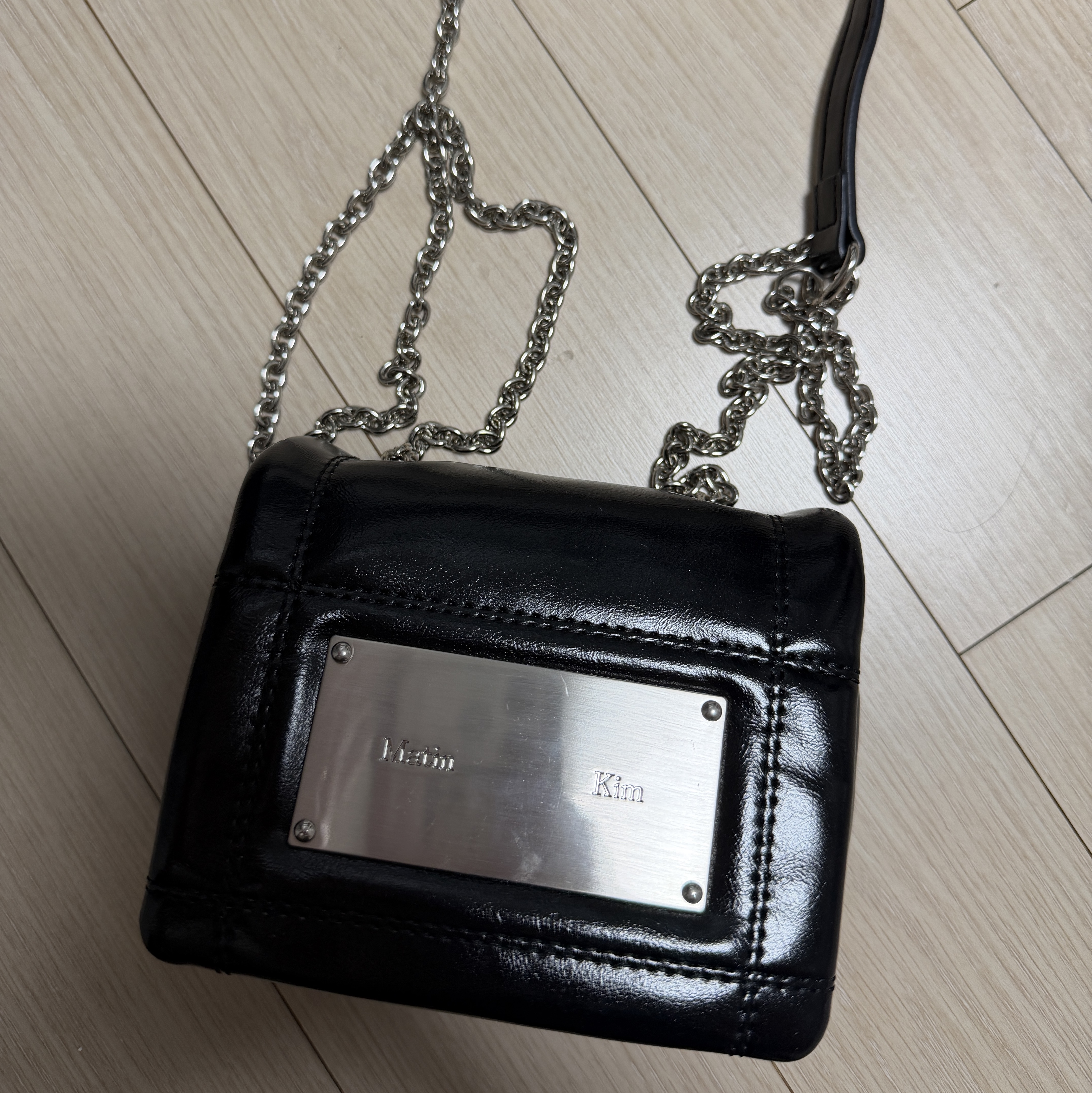 Matin Kim Classic Chain Quilting Mini Bag Black 착용 스타일