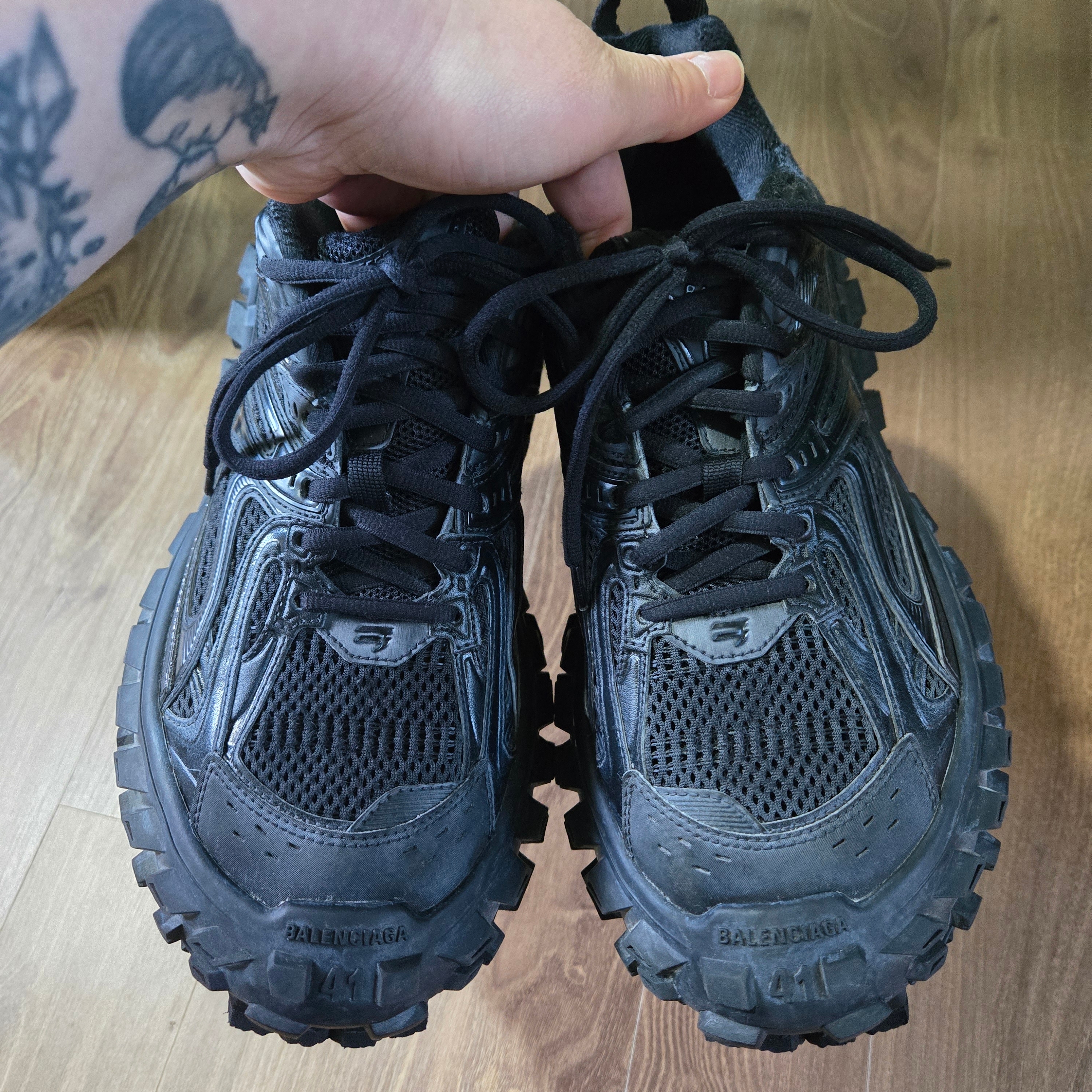 Balenciaga Defender Sneakers Black 착용 스타일 - 1