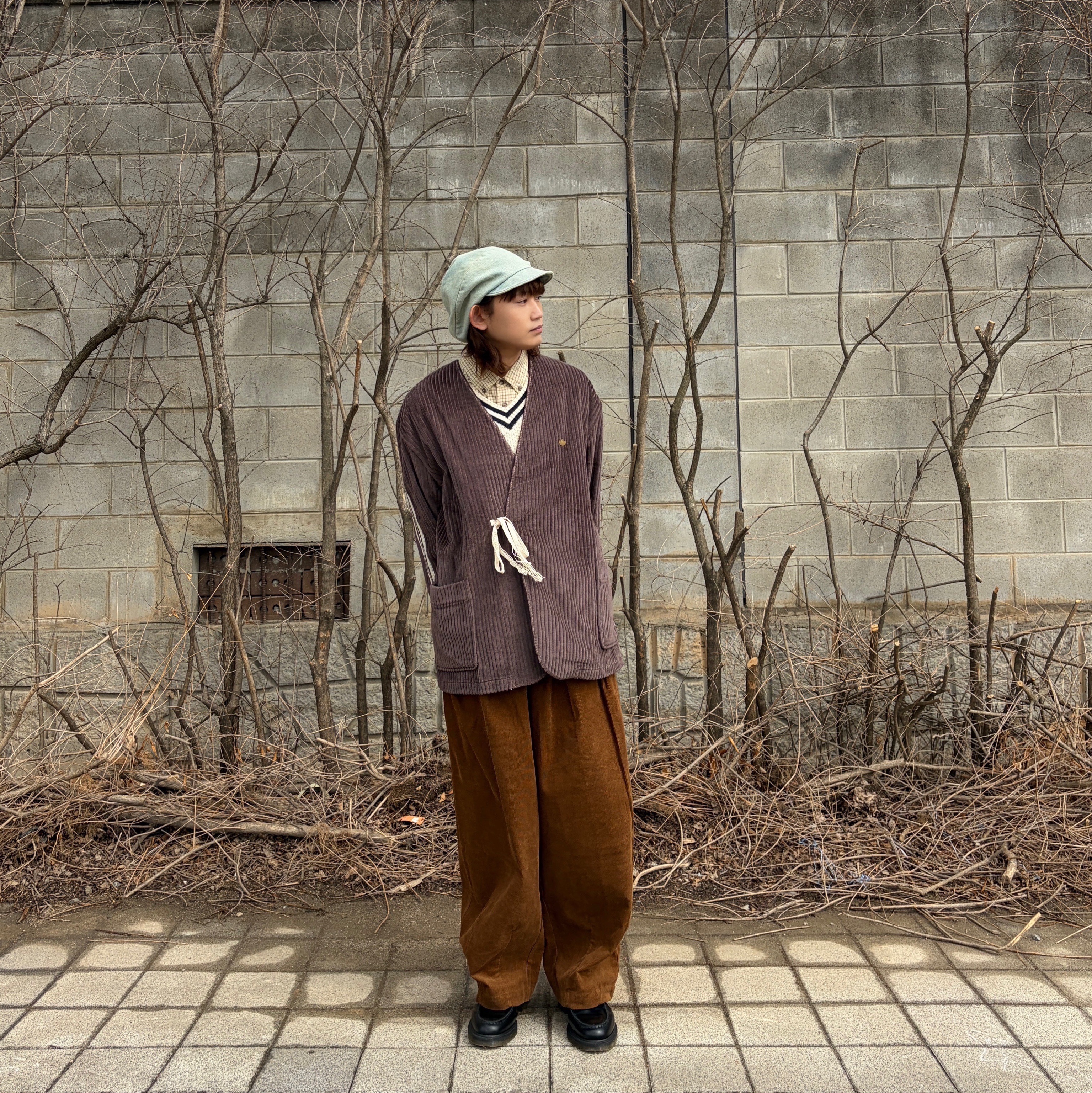Adidas x Edison Chen Clot Corduroy Jacket Dark Brown - KR Sizing, Dr. Martens Adrian Smooth Black 착용 스타일