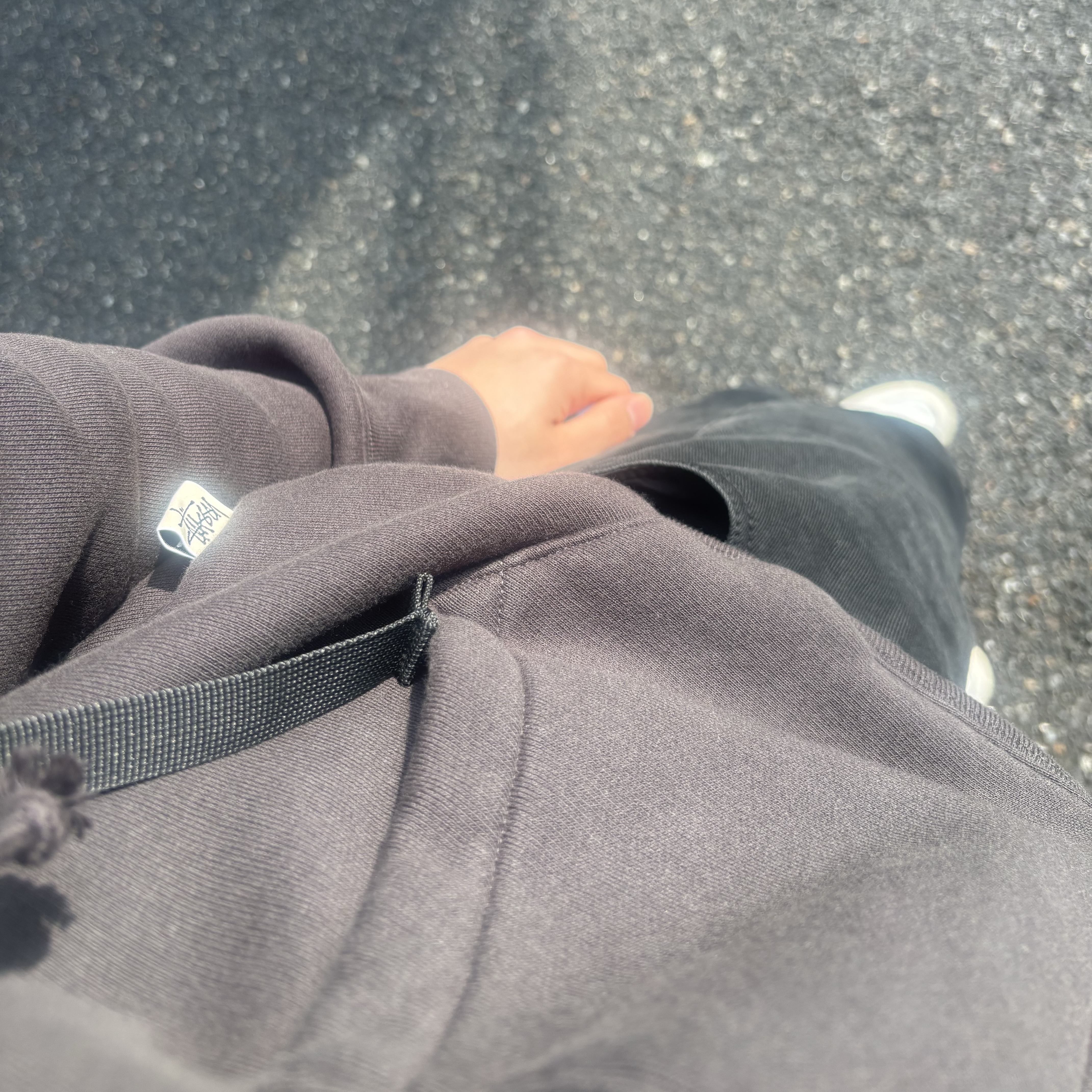 Stussy Fleece Zip Hoodie Black, Nike Air Force 1 '07 Low White 착용 스타일