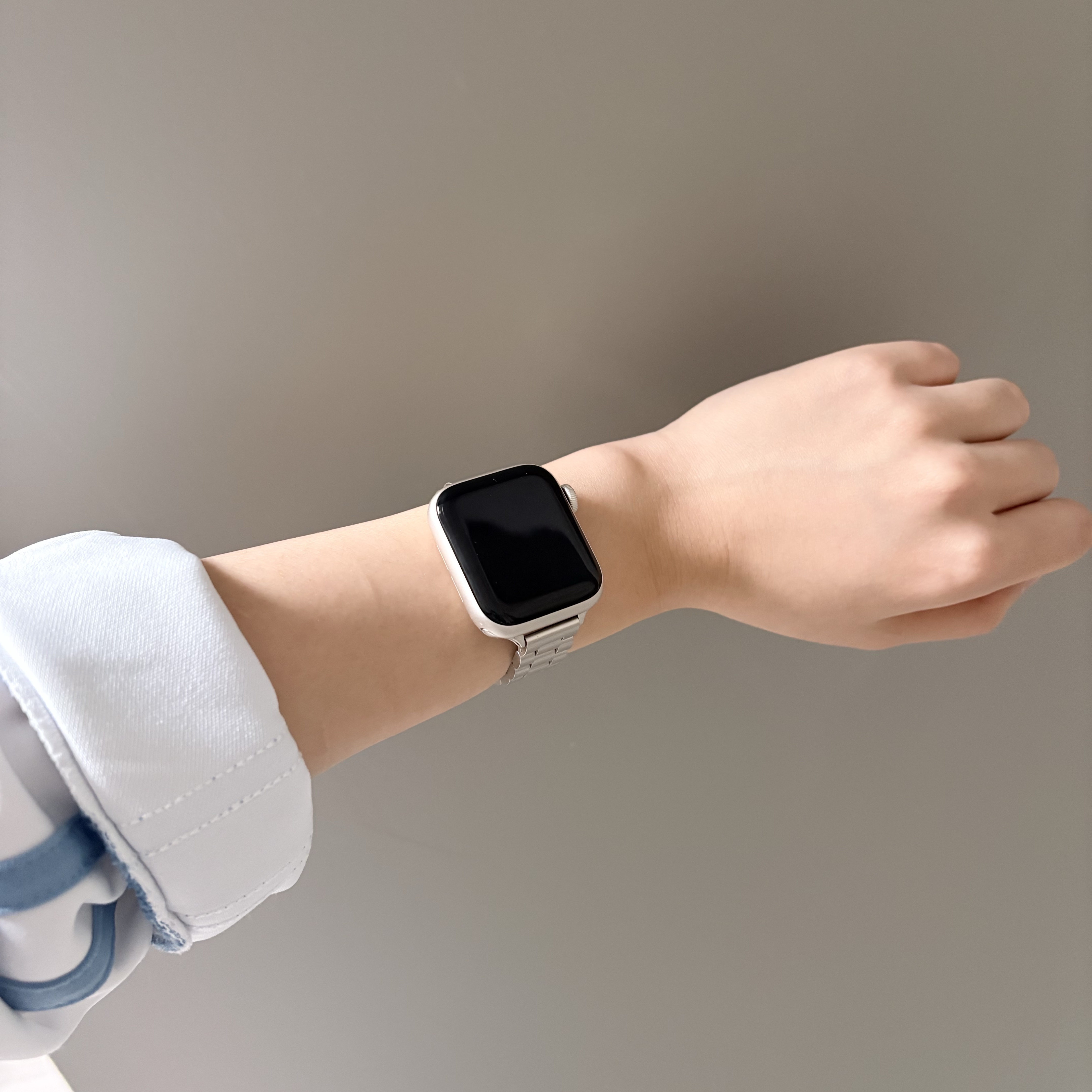 Apple Watch Series SE 3rd 40mm GPS Starlight Aluminum Case with Sport Band S/M Starlight (Korean Ver.) 착용 스타일 - 2