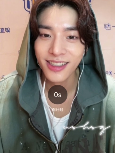 Covernat X Undermycar Vest Layered Letter Graphic Hood Zip-Up 착용 스타일 - 3