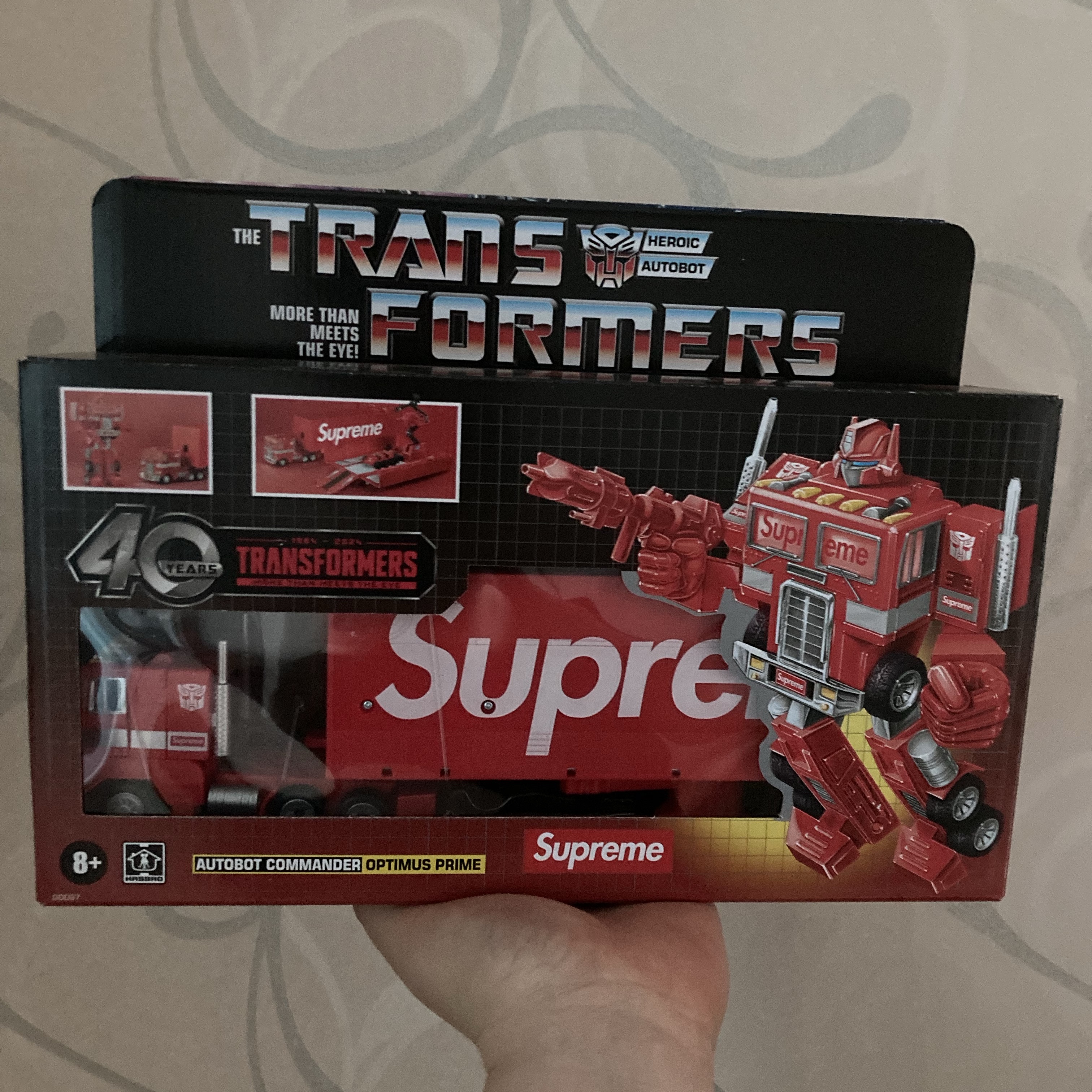 Supreme x Transformers G1 Optimus Prime Figure Red - 25SS 착용 스타일 - 1