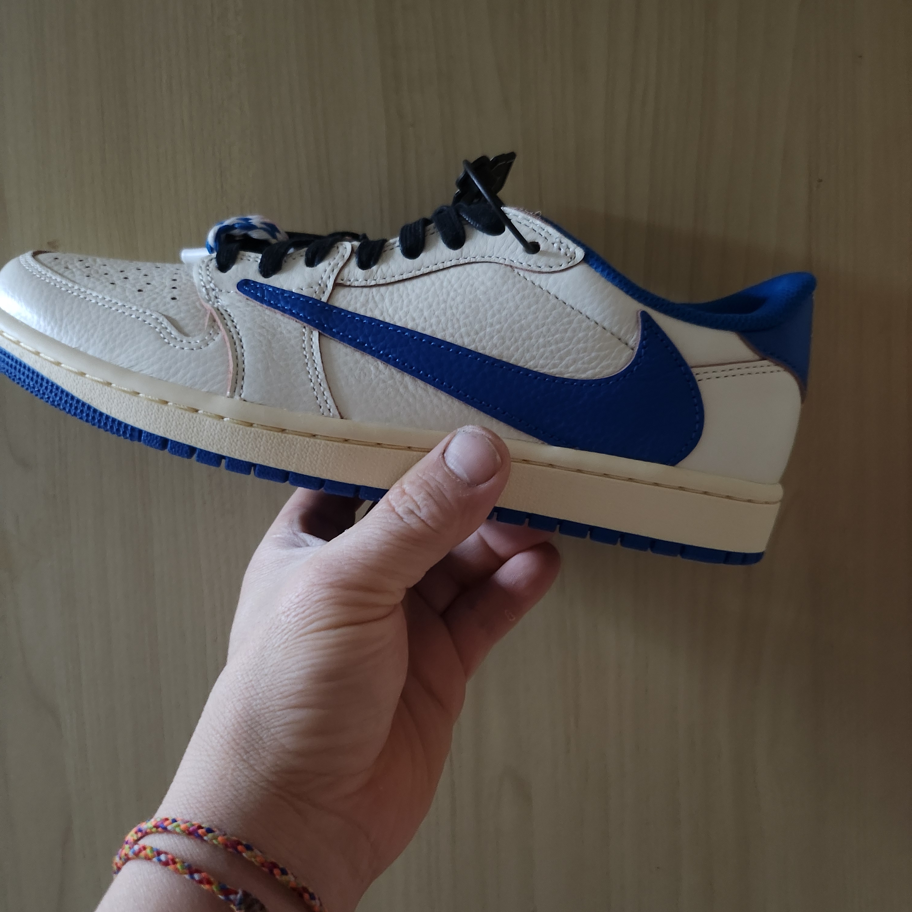 Jordan 1 x Travis Scott x Fragment Retro Low OG SP Sail Military Blue 착용 스타일 - 1