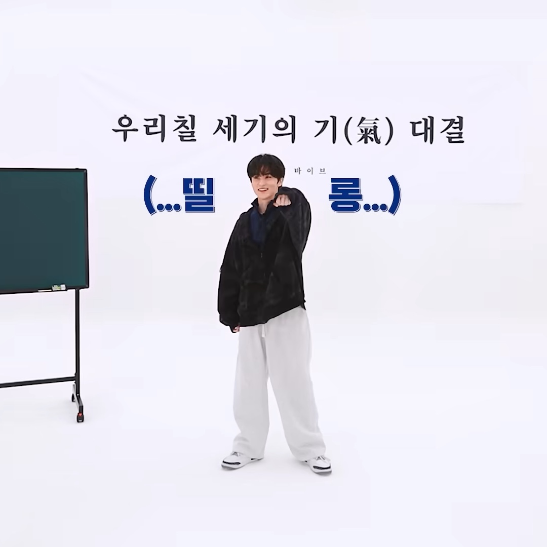 Undermycar Mu.112 Original Logo Curve Line Stitch Bonded Sweat Pants Black, Undermycar Mu.112 Original Logo Curve Line Stitch Bonded Sweat Pants Melange Gray 착용 스타일 - 1