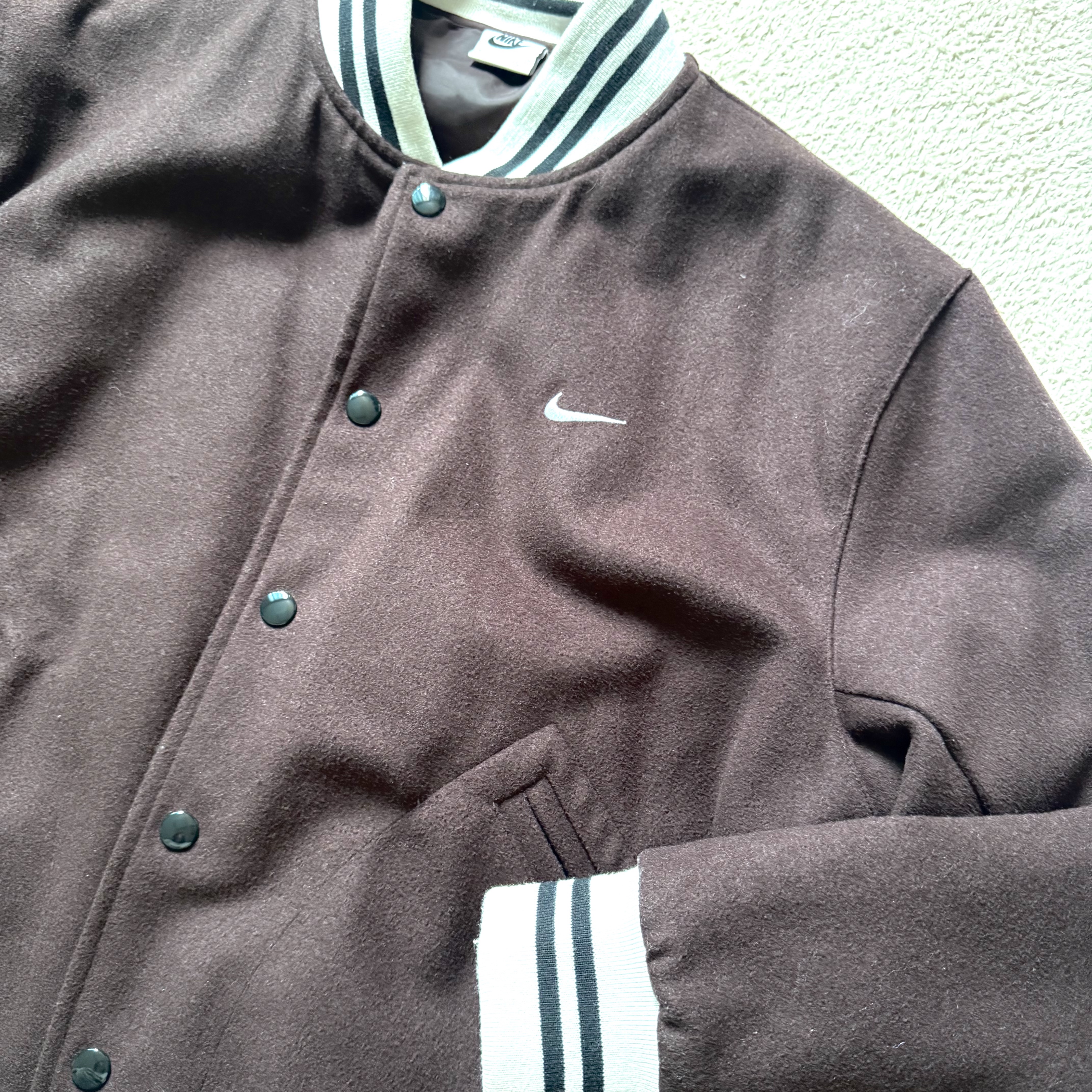 Nike NSW Authentics Varsity Jacket Brown Basalt - Asia 착용 스타일