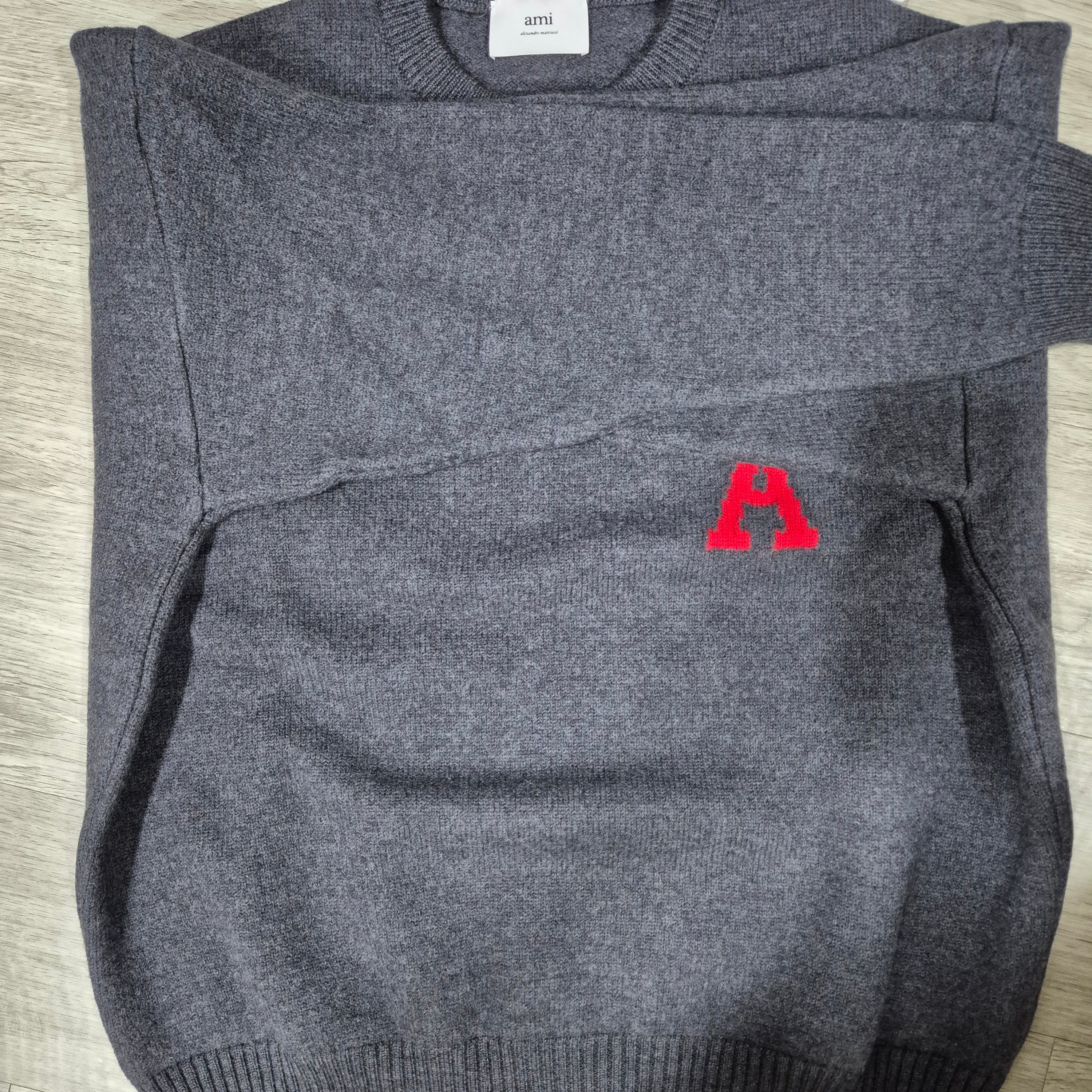 AMI de Coeur Oversize Intarsia Sweater Grey Red 착용 스타일