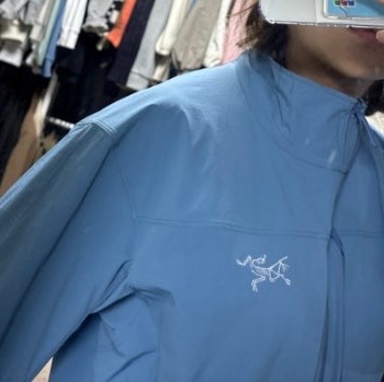 Arc'teryx Gamma Lightweight Jacket Stone Wash 착용 스타일 - 2