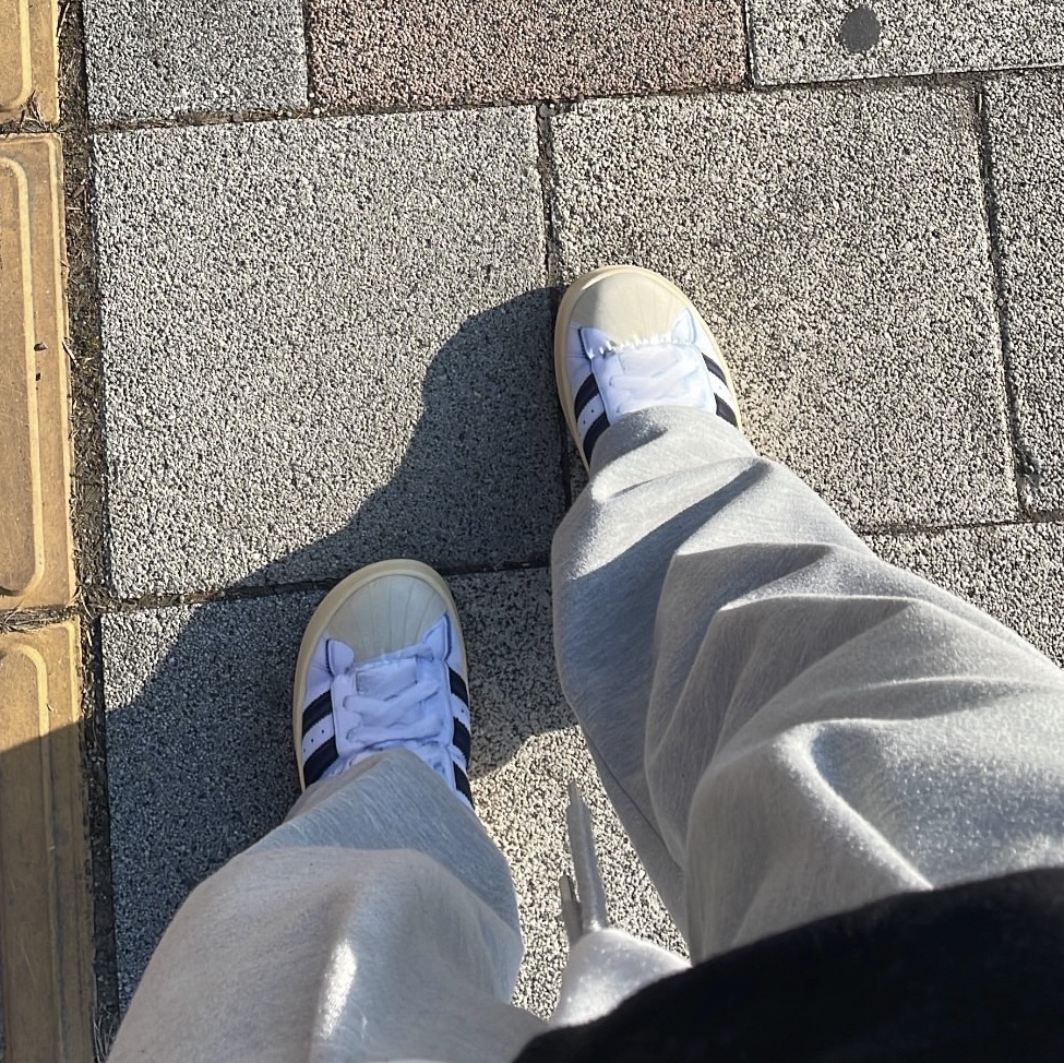 Adidas Puffylette Superstar Cloud White 착용 스타일 - 1