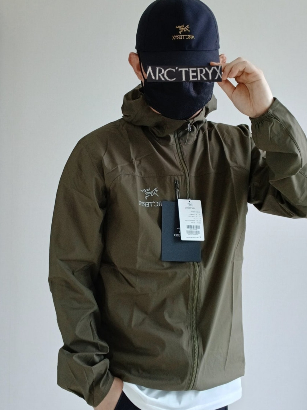 Nike ACG Trail Cap Black, Arc'teryx Arc'Multi Bird Logo LS T-Shirt Stone Wash 착용 스타일 - 3