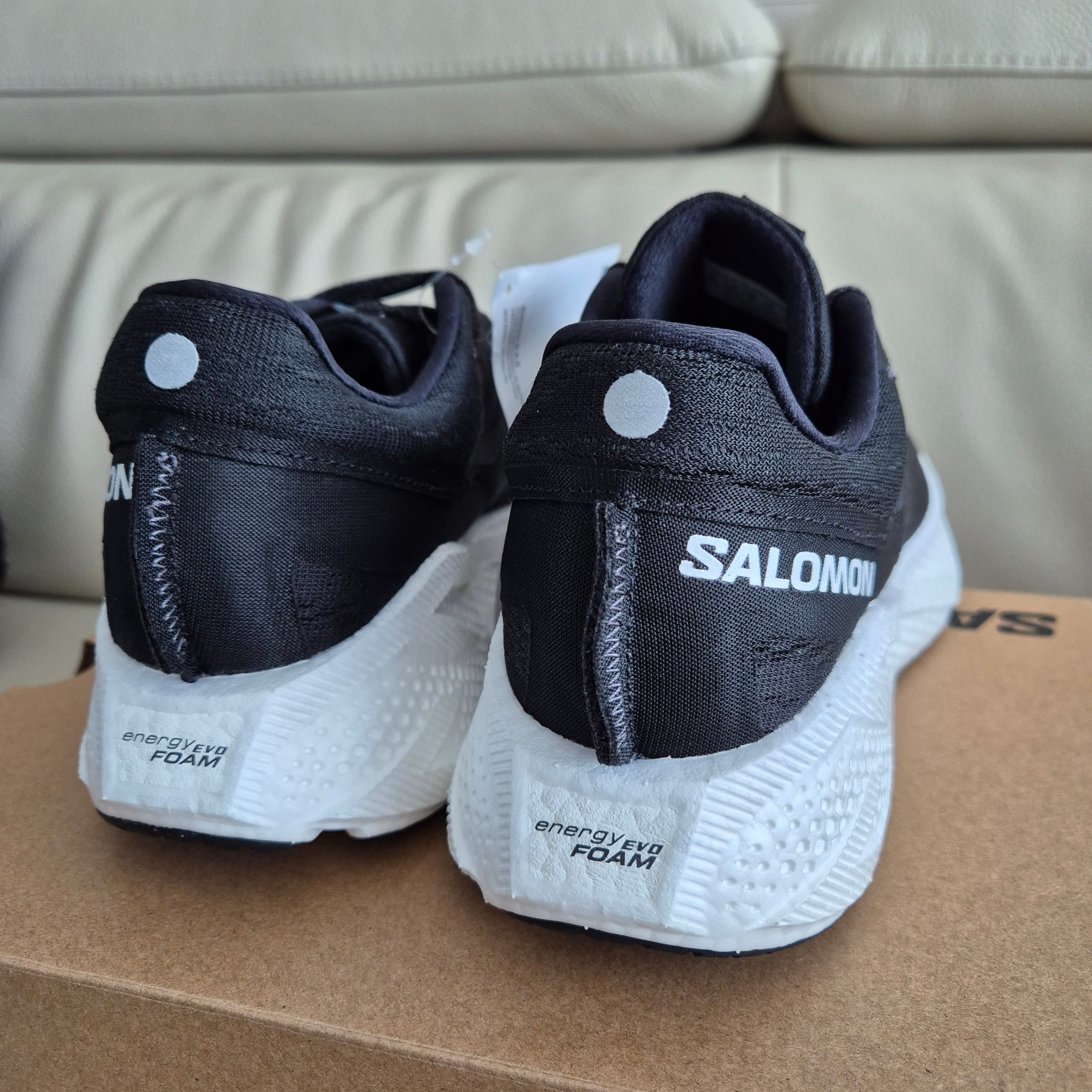 Salomon Aero Glide 3 Black White 착용 스타일