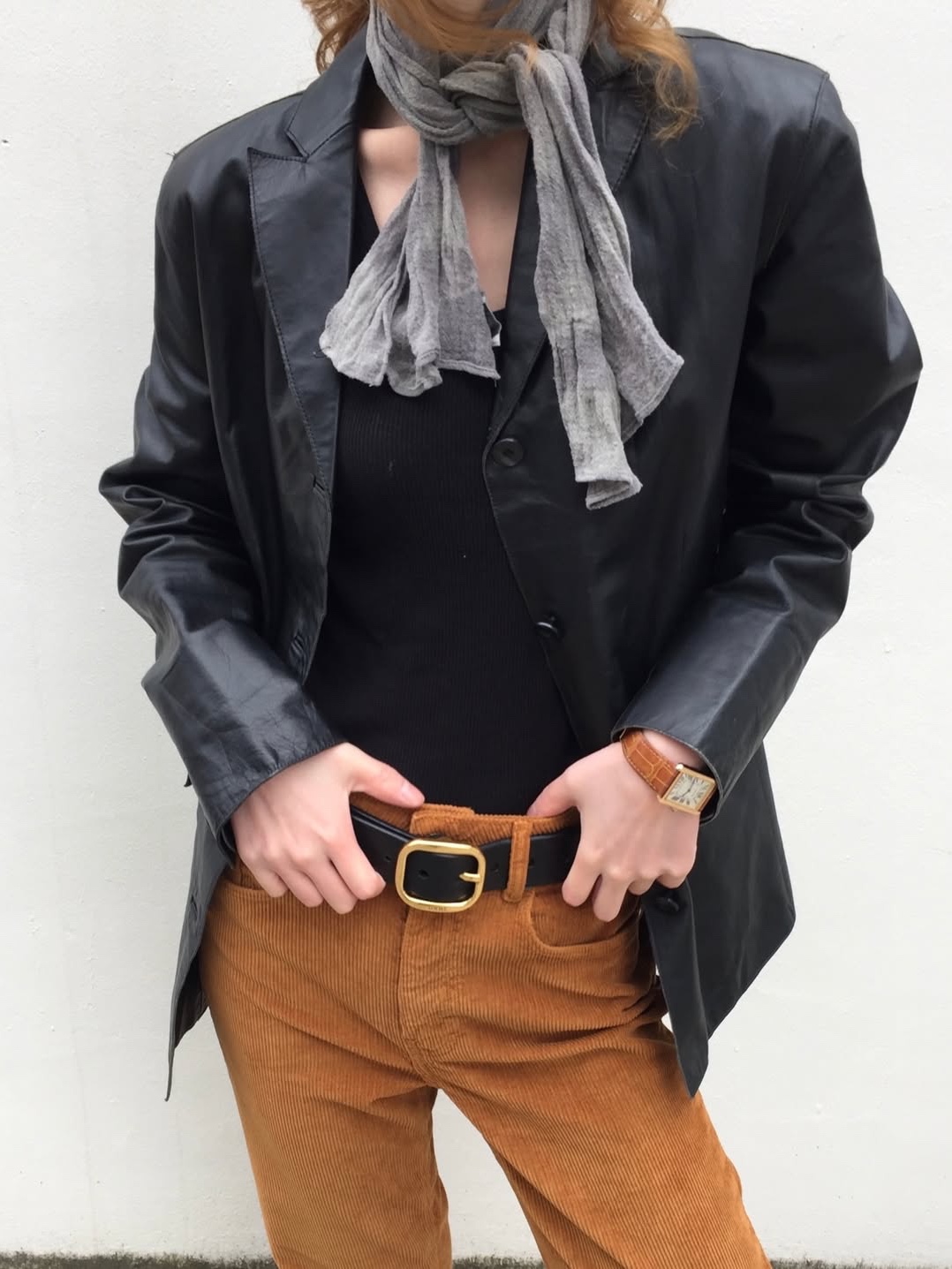Sunday Ceremony Raw Natural Scarf - Charcoal Dyed 착용 스타일 - 2