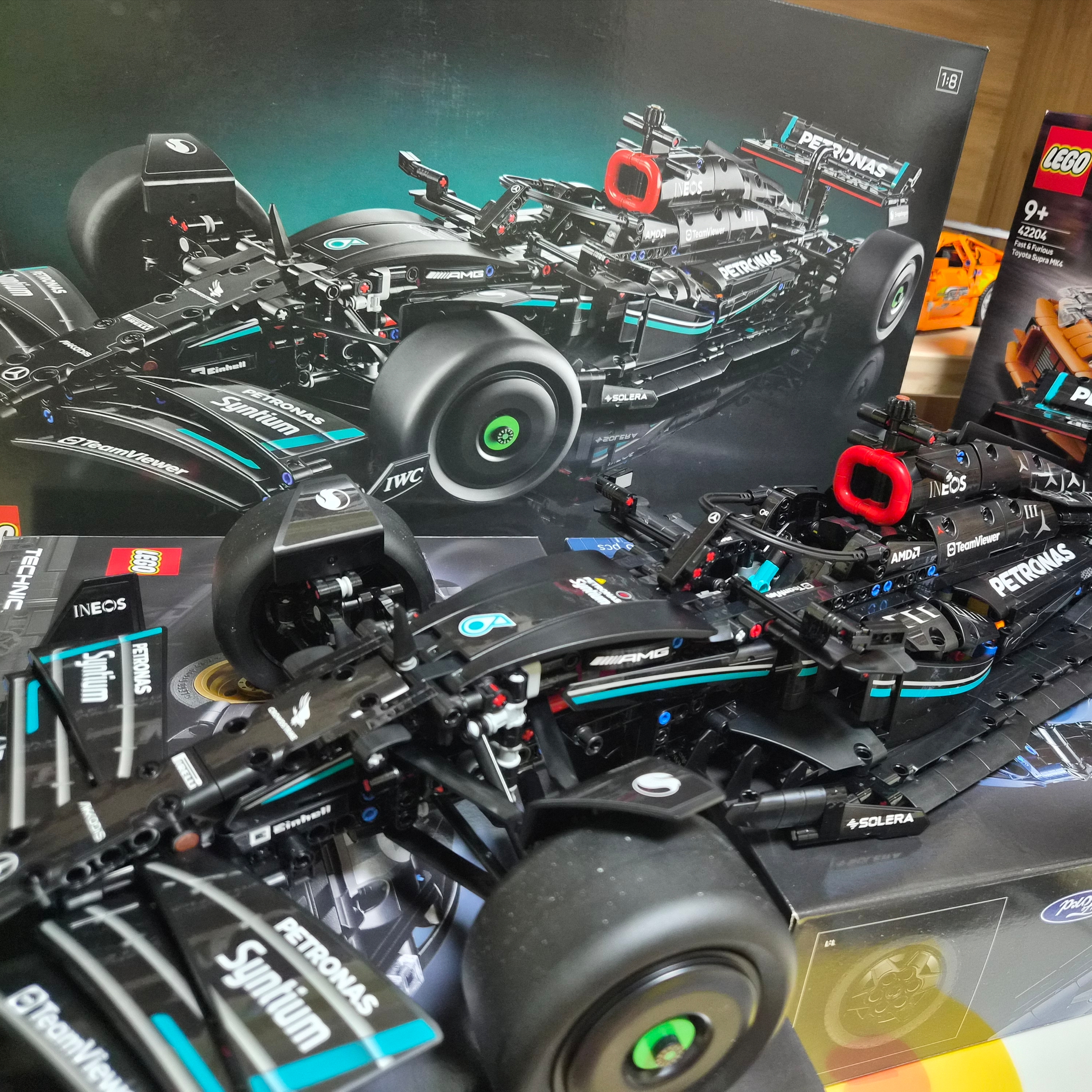 Lego Mercedes-AMG F1 W14 E Performance 착용 스타일