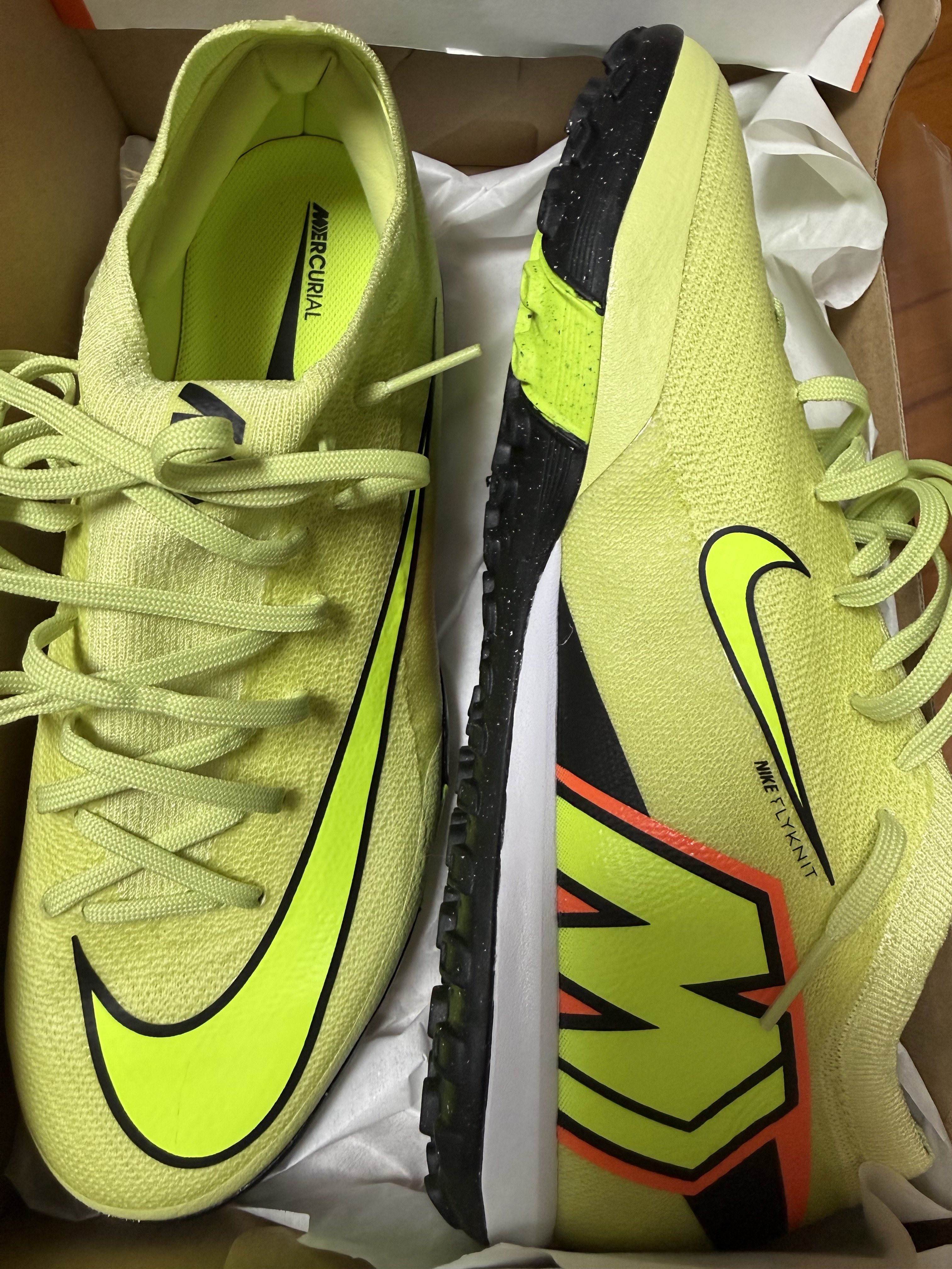 Nike Zoom Mercurial Vapor 16 Pro TF Limelight Hyper Crimson 착용 스타일