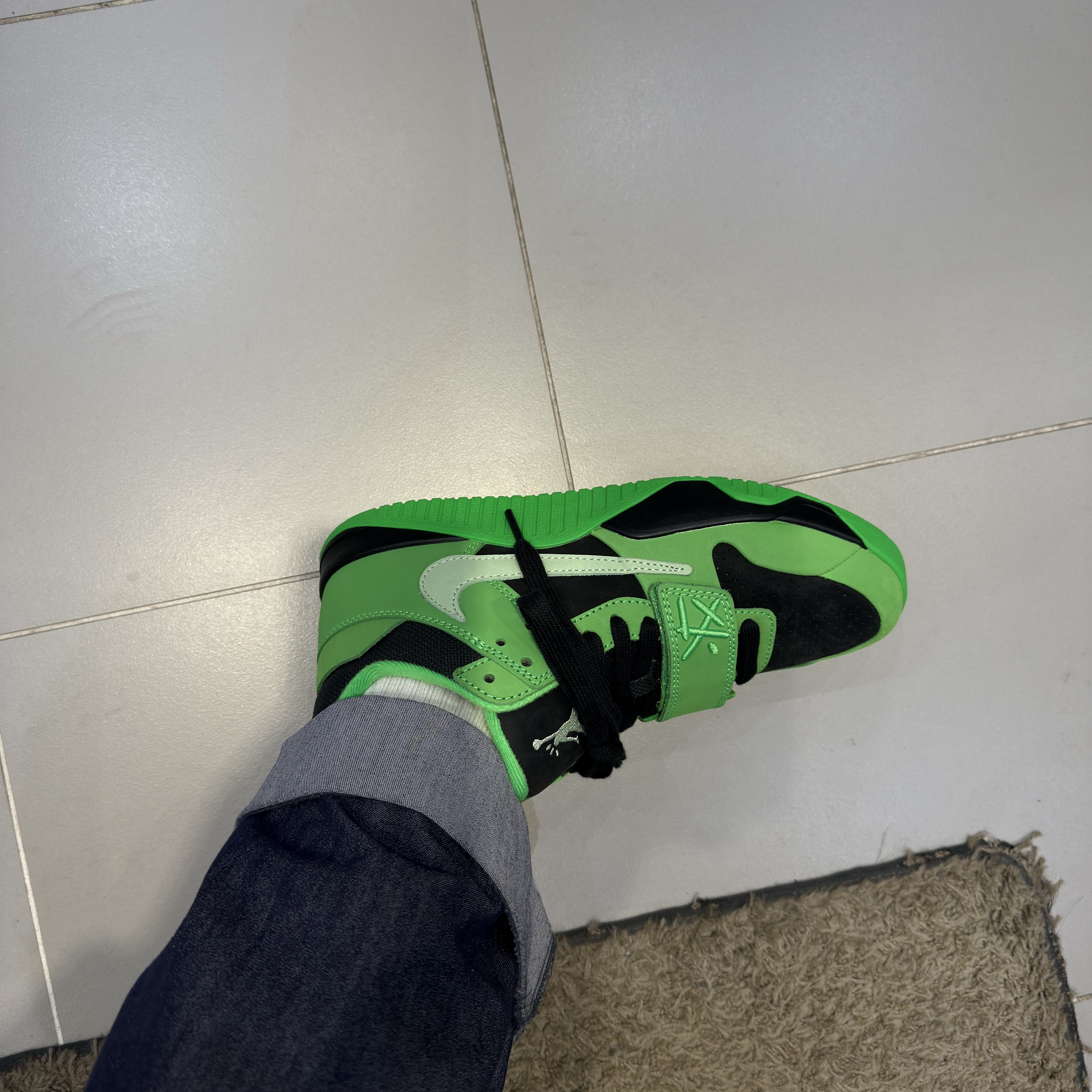 Jordan x Travis Scott Jumpman Jack TR Green Spark Vapor Green 착용 스타일 - 3