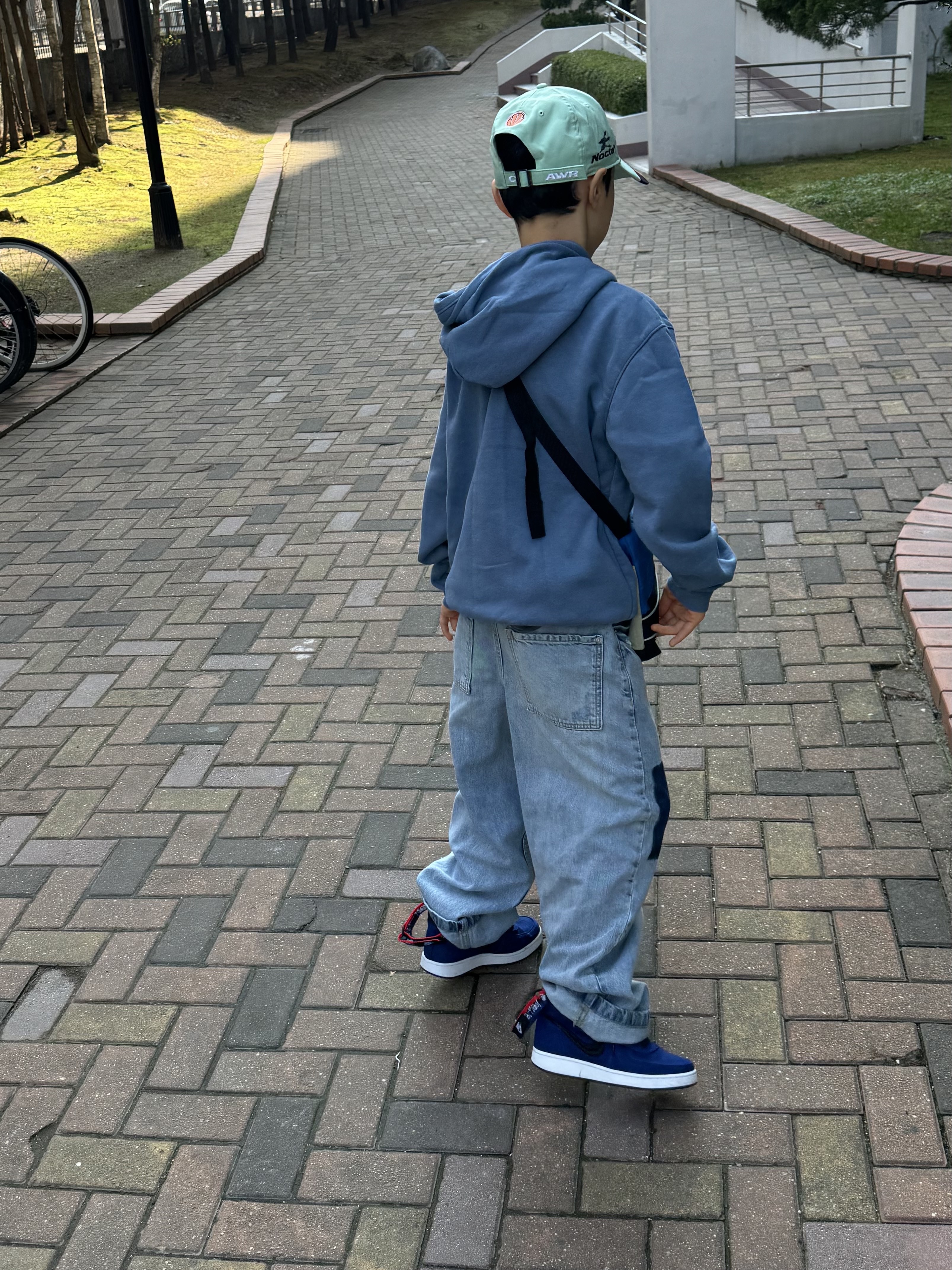 Nike x Drake Nocta x Kar L'Art De L'Automobile Drx Hat Enamel Green, Supreme Shoulder Bag Blue - 23FW 착용 스타일 - 2