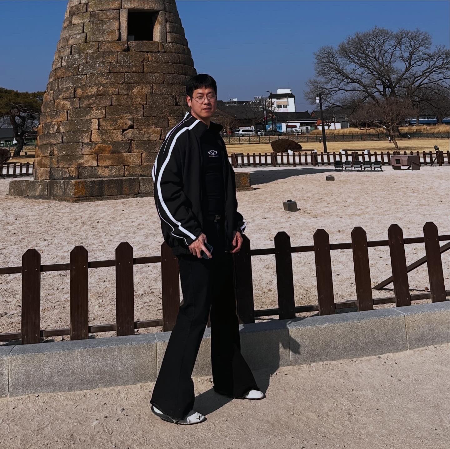 Balenciaga x Puma Speedcat Suede White Black 착용 스타일 - 2