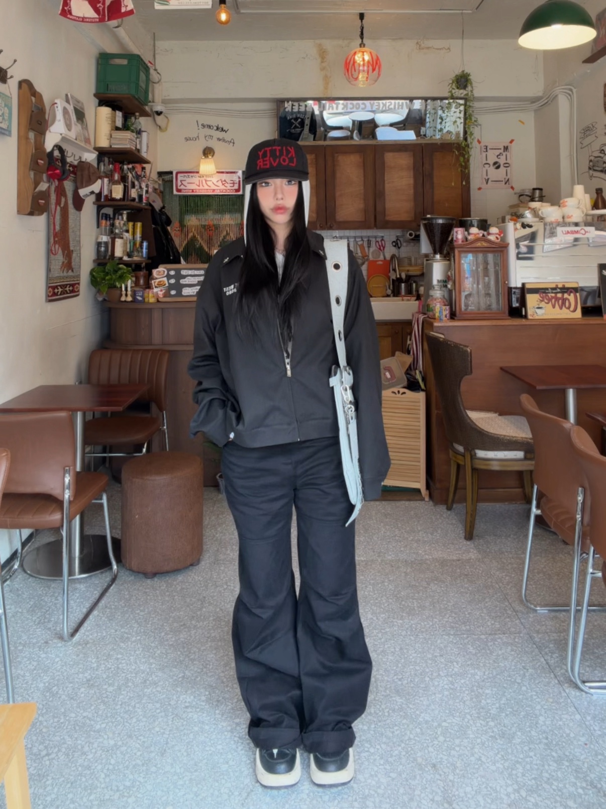 Vacant Archive Lover Series Hand Stitch Cap Black, [KREAM 단독] Vacant Archive Bella Wide Strap Hobo Bag Dirty White 착용 스타일 - 3