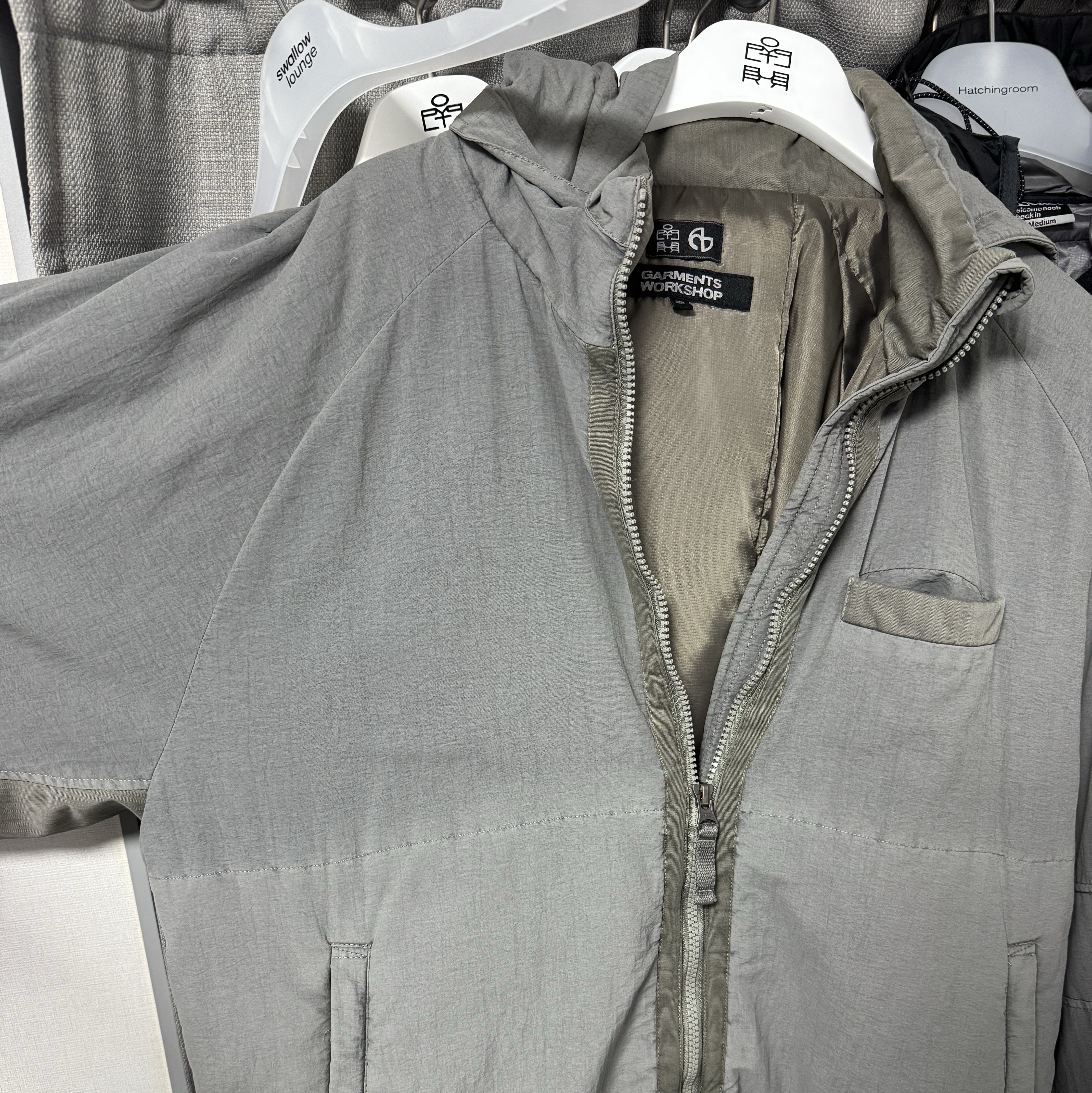 Polyteru x Nomanual Light Zip Puffer Light Khaki (Level-7 Base) 착용 스타일