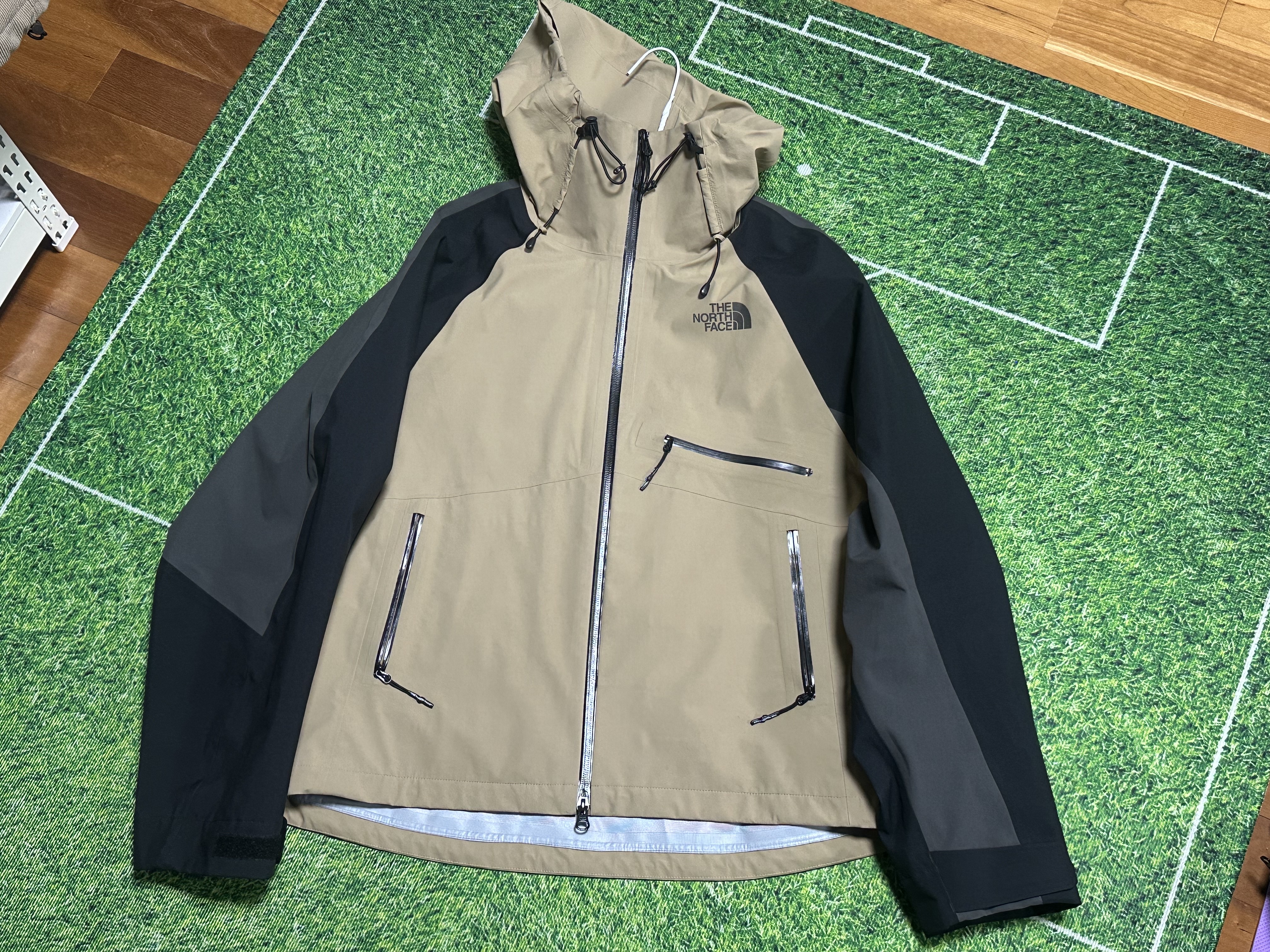 The North Face White Label Slope 3L Jacket Charcoal Grey 착용 스타일
