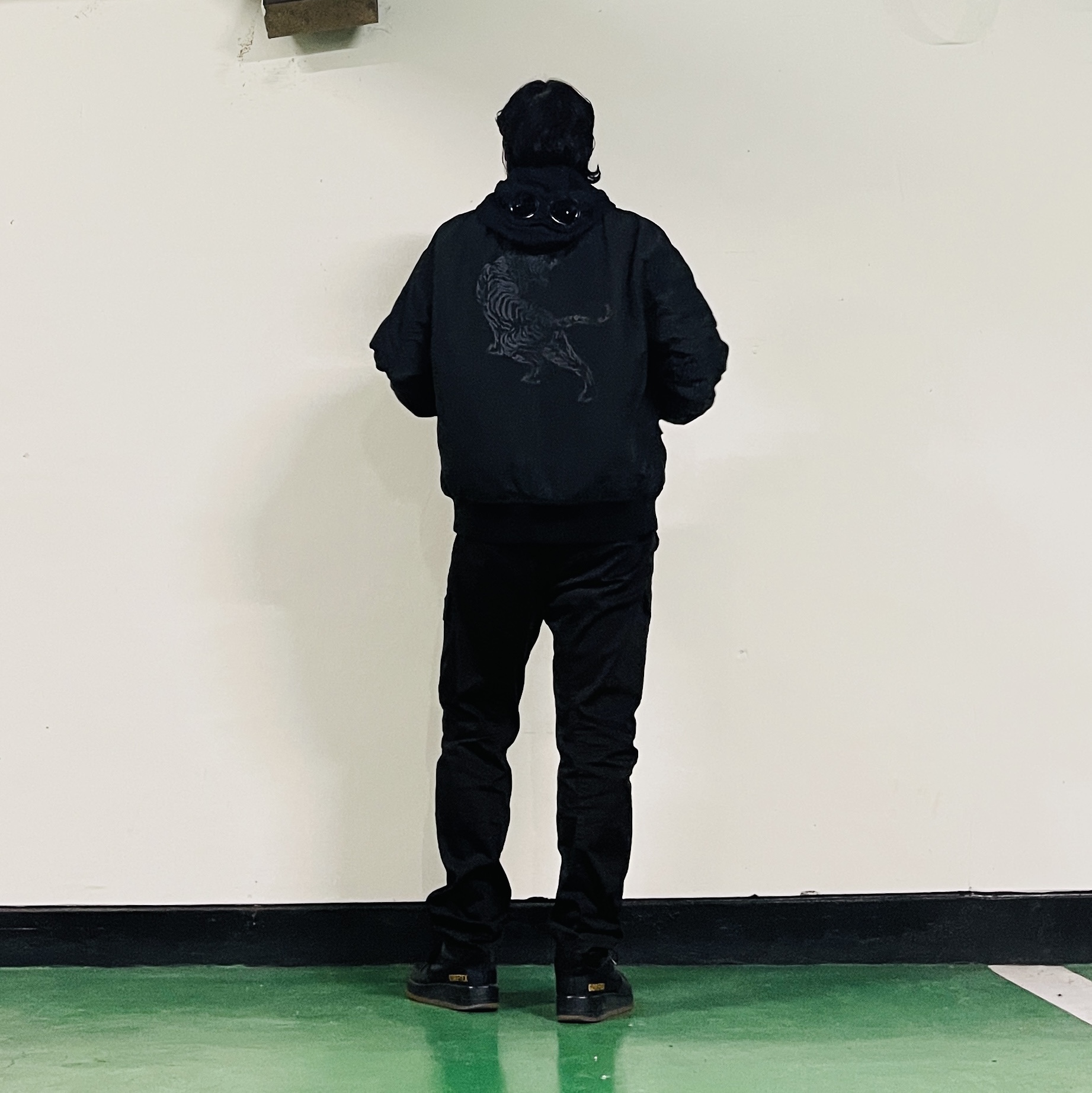 C.P. Company Open Diagonal Raised Fleece Hooded Sweatshirt Black- 23FW, C.P. Company Stretch Sateen Cargo Pants Black - 23SS 착용 스타일 - 2
