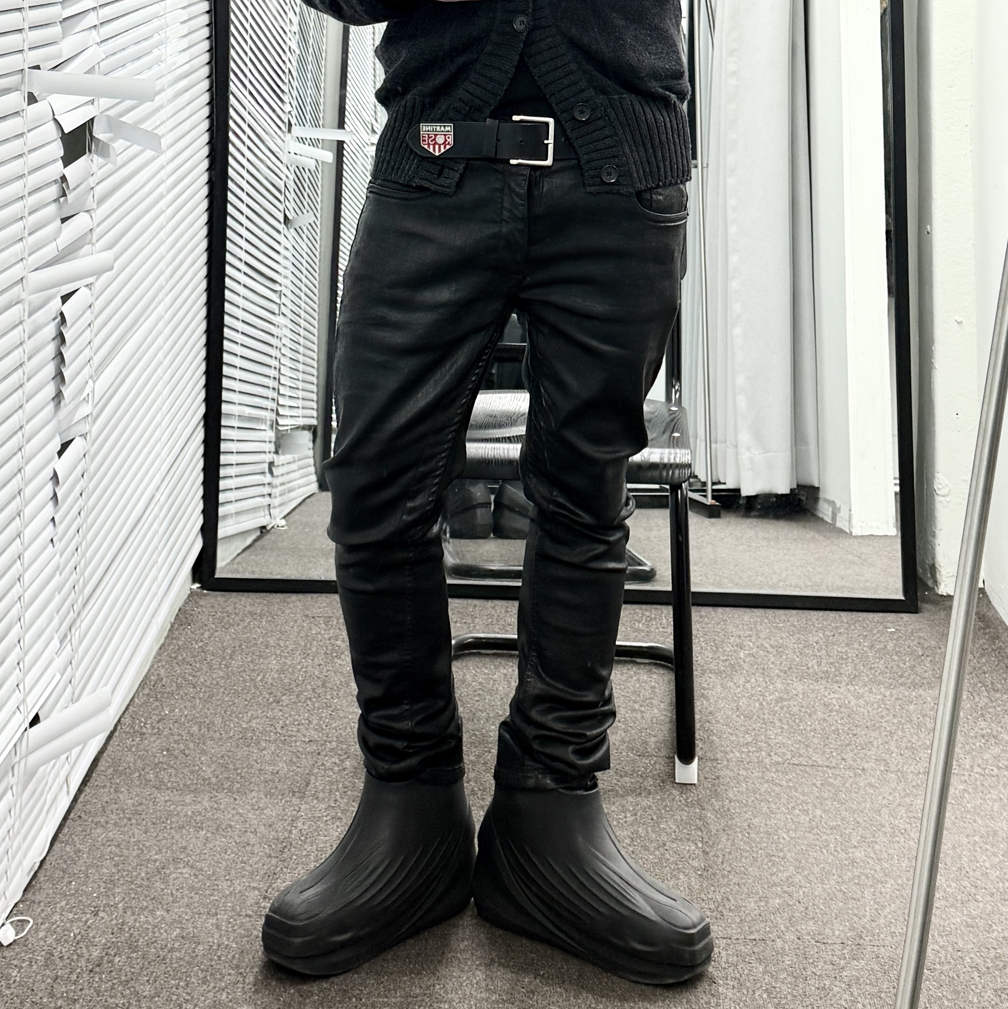 1017 Alyx 9SM Mono Boot Black 착용 스타일 - 2