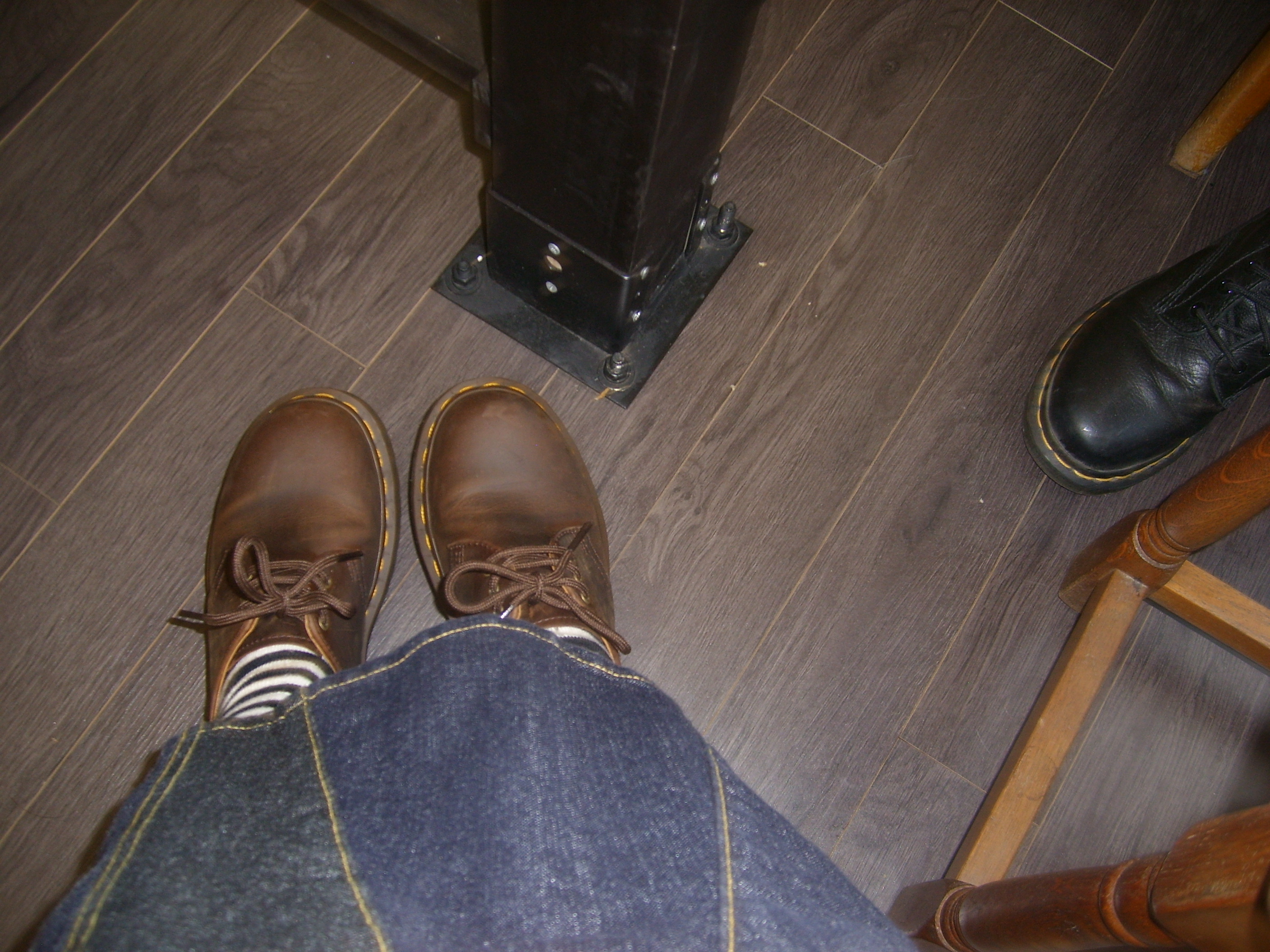 Dr. Martens 1461 Crazy Horse Dark Brown, Sansan Gear Carapace Backpack Charcoal 착용 스타일 - 1