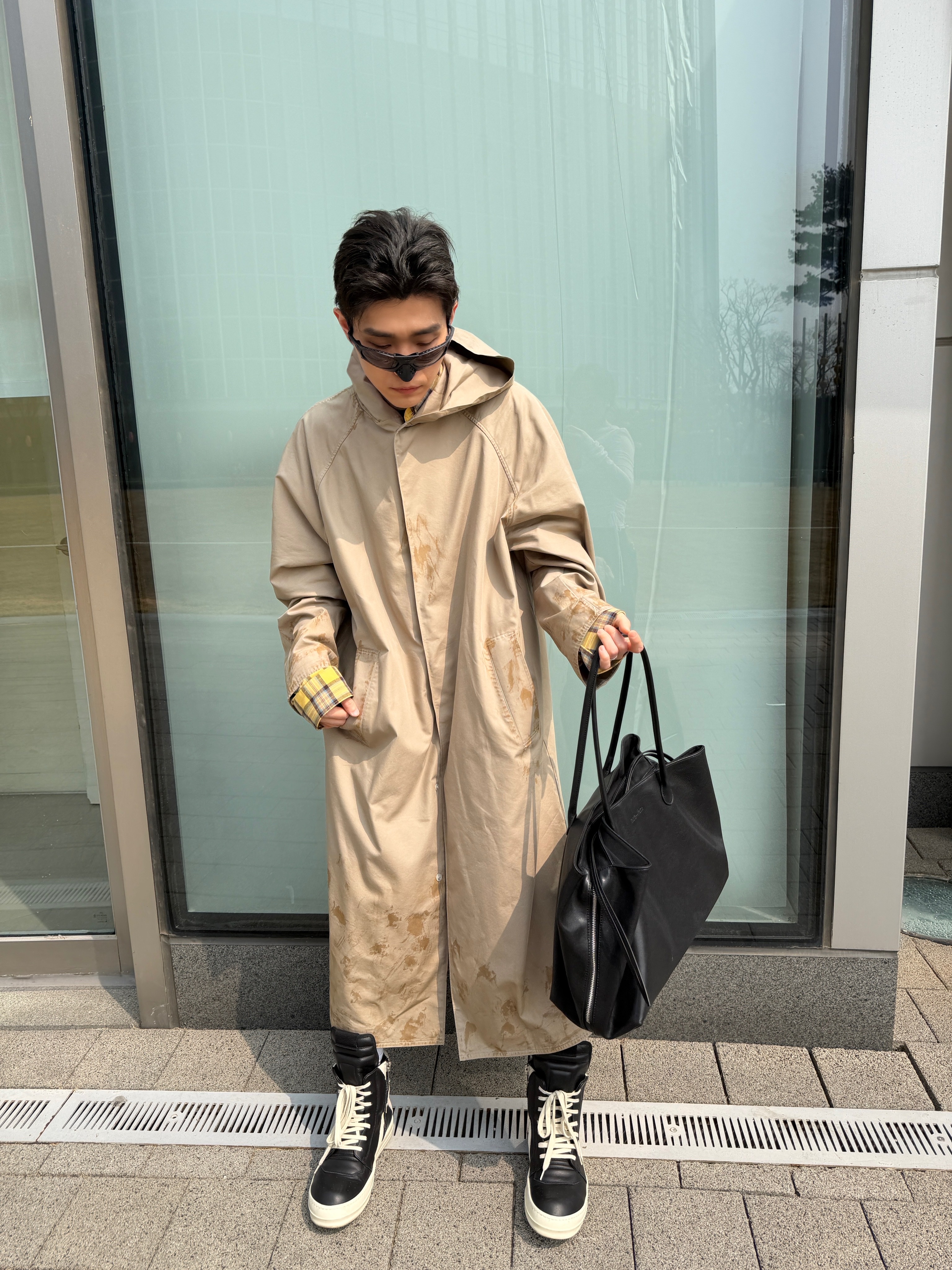 Nonnod Nomad Hooded Parka Washed Beige, Oakley Plantaris Matte Black Frame Prizm Grey Lenses Regular Universal Fit 착용 스타일 - 3