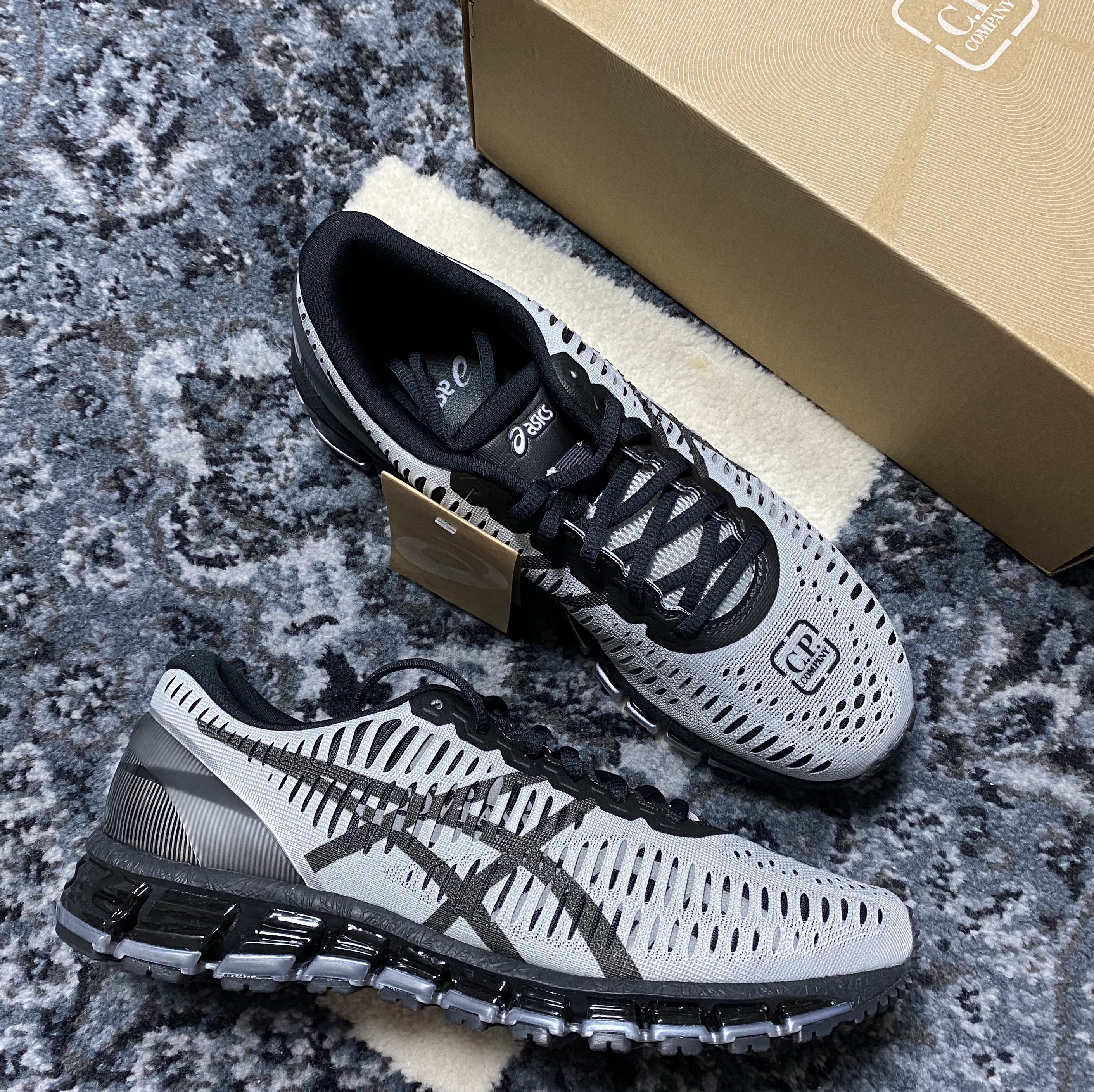 Asics x C.P. Company Gel-Quantum 360 I Pure Silver Caviar 착용 스타일