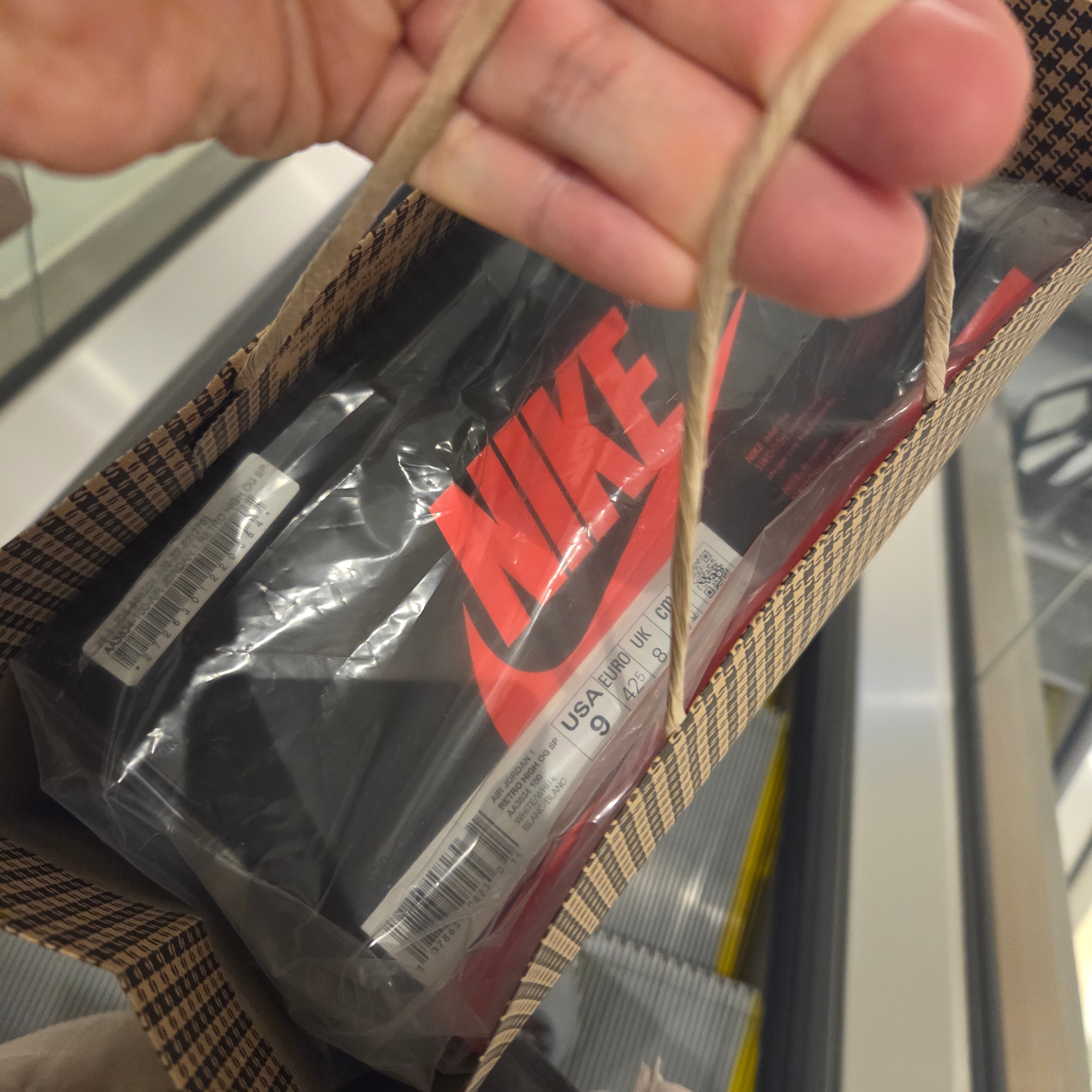 Jordan 1 x Virgil Abloh Archive Retro High Alaska White 착용 스타일 - 1