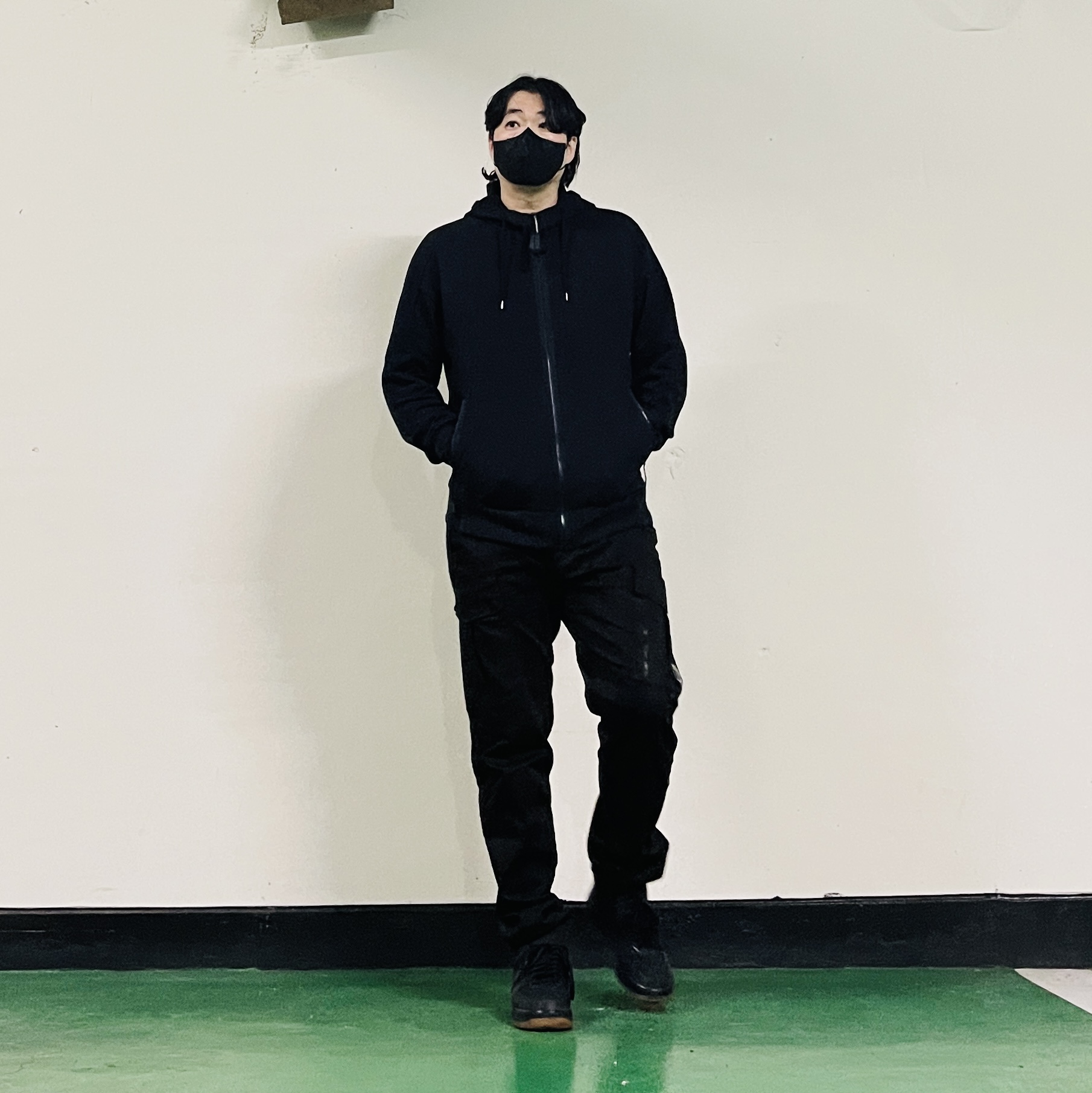 C.P. Company Open Diagonal Raised Fleece Hooded Sweatshirt Black- 23FW, C.P. Company Stretch Sateen Cargo Pants Black - 23SS 착용 스타일 - 6