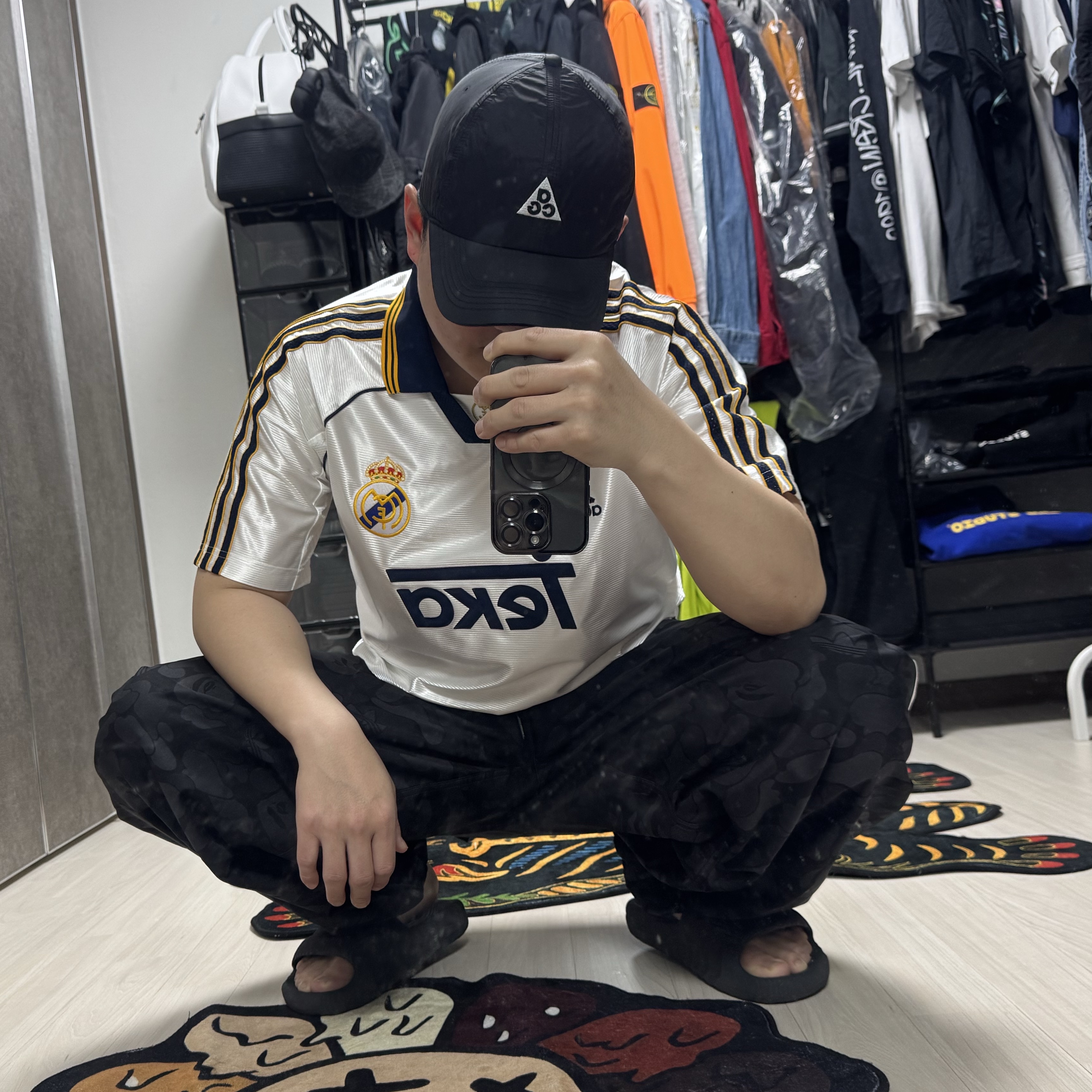 Adidas Real Madrid 99/00 Home Jersey White - KR Sizing (Non Marking Ver.), Adidas x BAPE Jacquard Pants Black - KR Sizing 착용 스타일 - 1