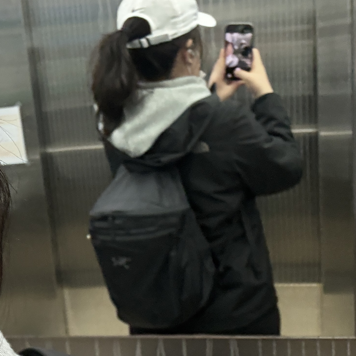 Arc'teryx Heliad 15 Backpack Black, Nike Legacy 91 Tech Cap Navy 착용 스타일 - 1