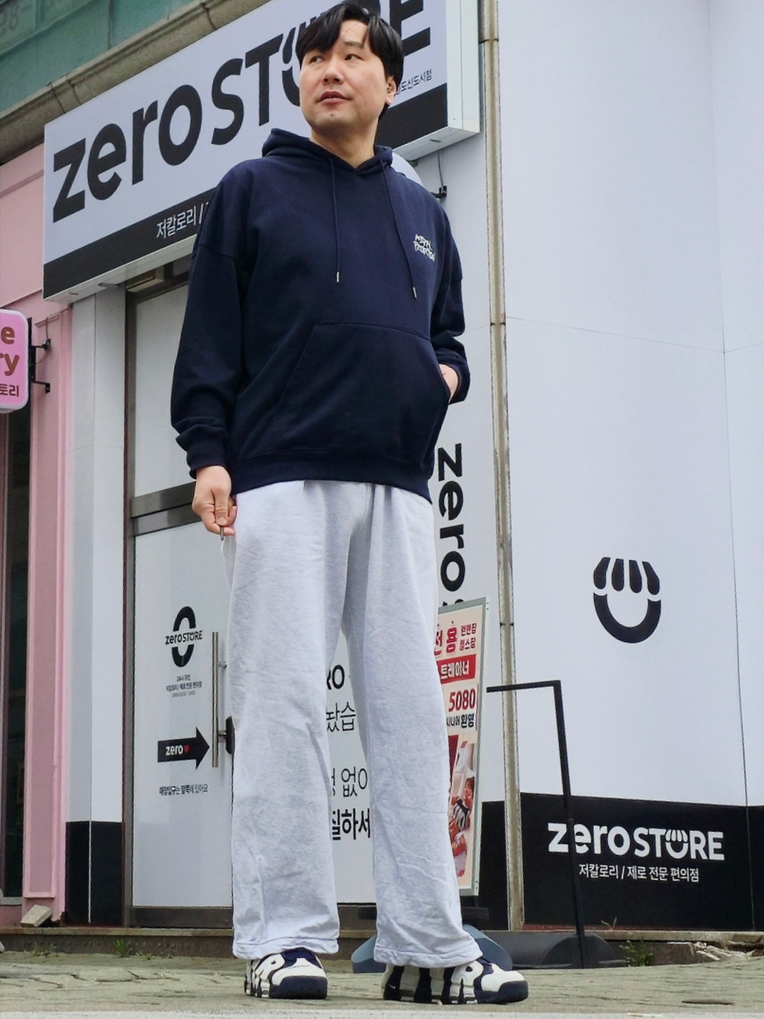 Yeezy x Gosha Rubchinskiy YZY Black Dogs Jogger Heather Grey, Nike Air More Uptempo Olympic 2016 착용 스타일